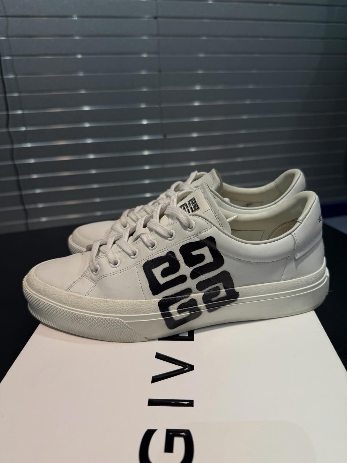 Givenchy Givenchy Low Top White Men’s Sneakers 41EU/8US Leather $595 Size US 8 / EU 41 - 5 Thumbnail