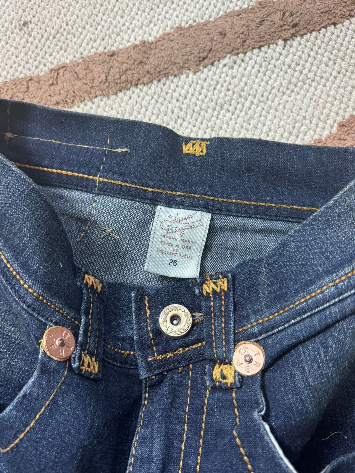 True Religion TRUE RELIGION DENIM CONTRAST STITCH MINI SKIRT Size 26" / US 2 / IT 38 - 4 Thumbnail