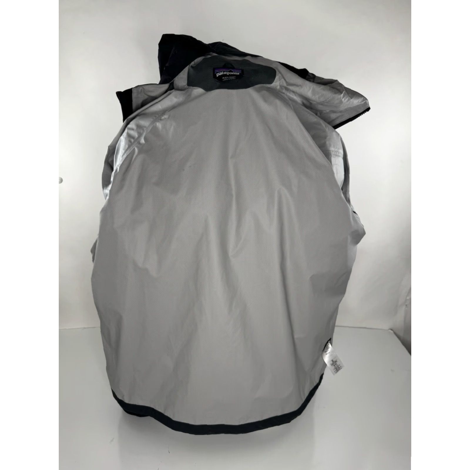 Patagonia Patagonia Windbreaker Hooded Jacket Md Black Men Regular Nylon N/A Size US M / EU 48-50 / 2 - 5 Thumbnail