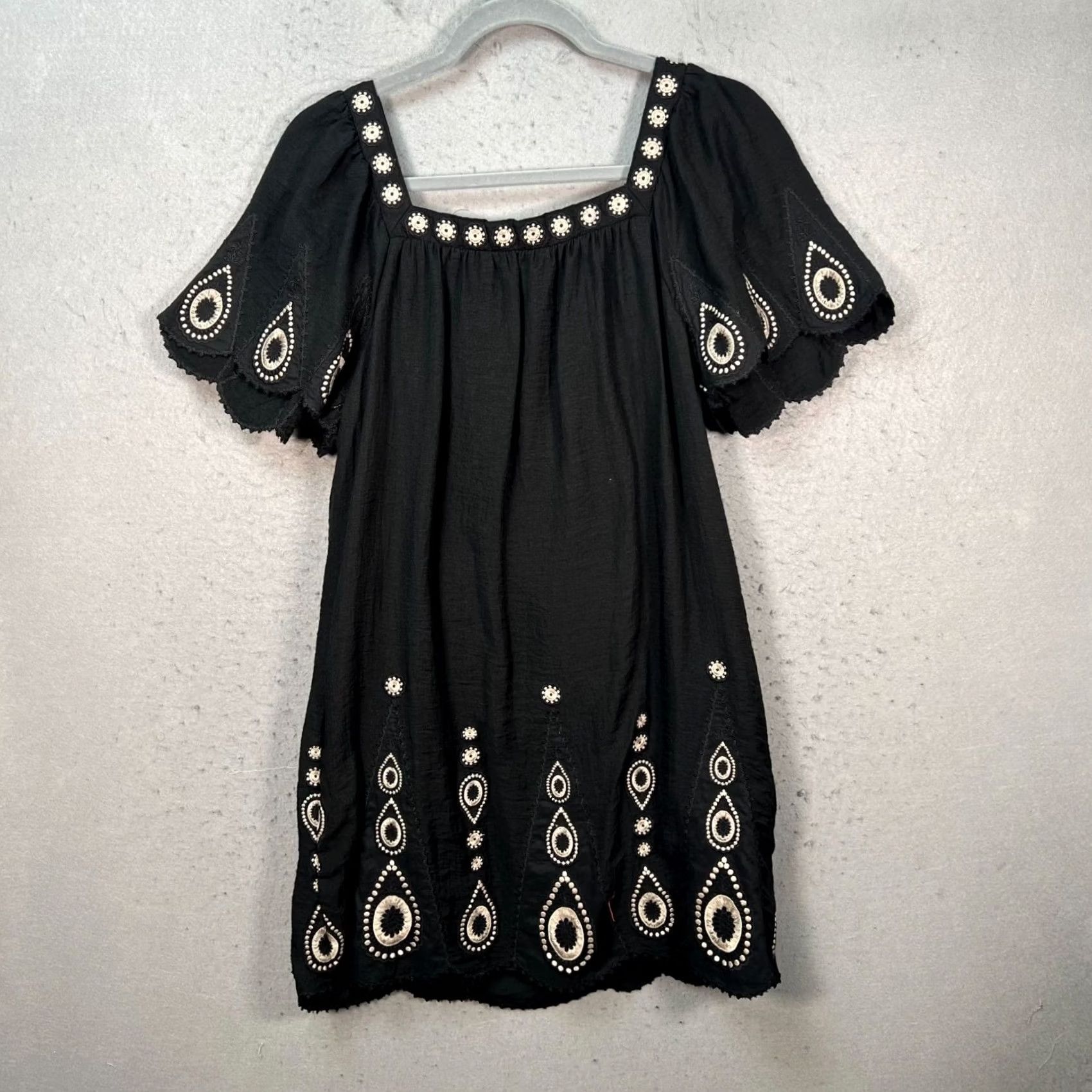 Bcbgmaxazria BCBGMAXAZRIA Black Embroidered Boho Dress With Scalloped Edges Womens Size 6 Size M / US 6-8 / IT 42-44 - 2 Thumbnail