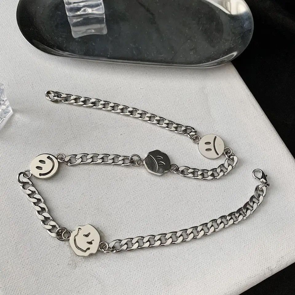 Jewelry Smiley Face Pendant Necklace Chain Size ONE SIZE - 2 Thumbnail
