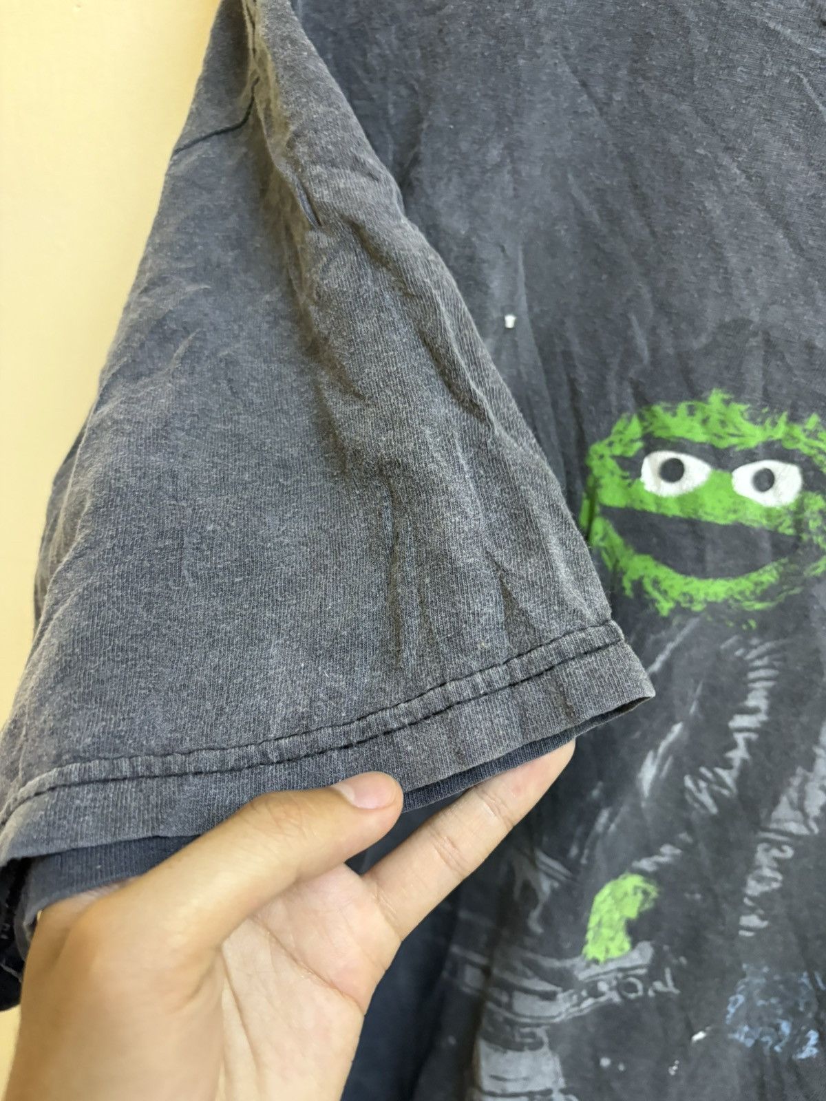 Vintage Sesame Street Cartoon Run D.M.C Band Big Print Faded T-shirt Size US XXL / EU 58 / 5 - 6 Thumbnail