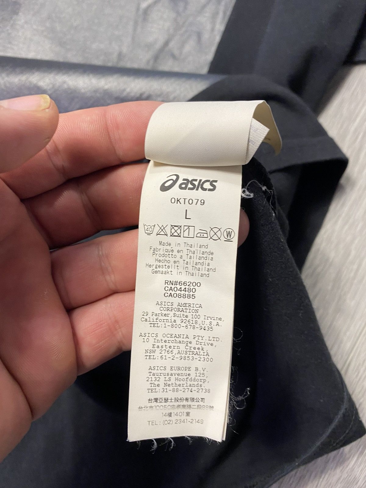 Asics × Japanese Brand × Onitsuka Tiger Rare Onitsuka Tiger Big Logo Black T-Shirt Size US L / EU 52-54 / 3 - 6 Thumbnail