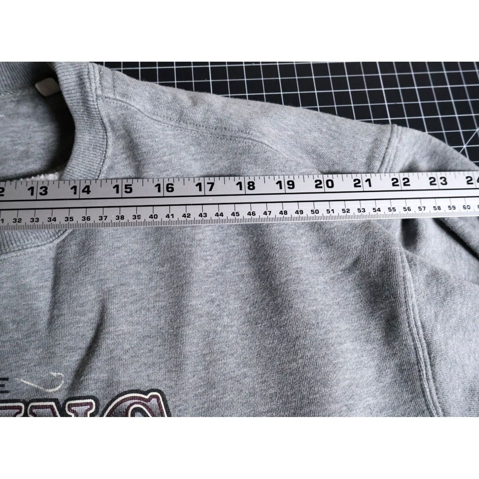 Croft & Barrow VINTAGE Croft & Barrow Embroidered Gone Fishing Sweatshirt Mens Large Heather Gray Crewneck Y2K Nature 90s Fish Outdoor Graphic Print Heavyweight Size US L / EU 52-54 / 3 - 7 Thumbnail