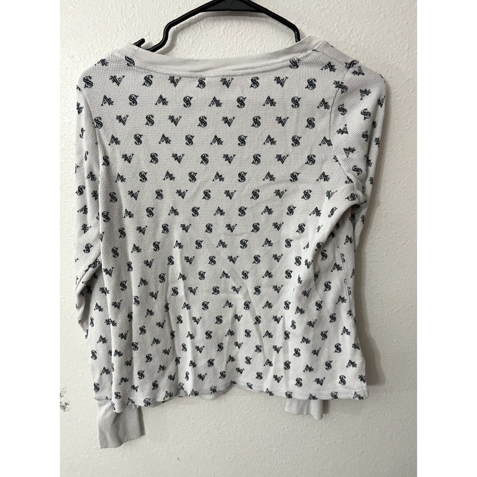Victoria's Secret Victoria's Secret Shirt Womens XS Gray Long Sleeve Top Lounge All Over Logo Pullover Knit Polyester T-Shirt Casual Basic Love 4 Seasons Size XS / US 0-2 / IT 36-38 - 2 Thumbnail