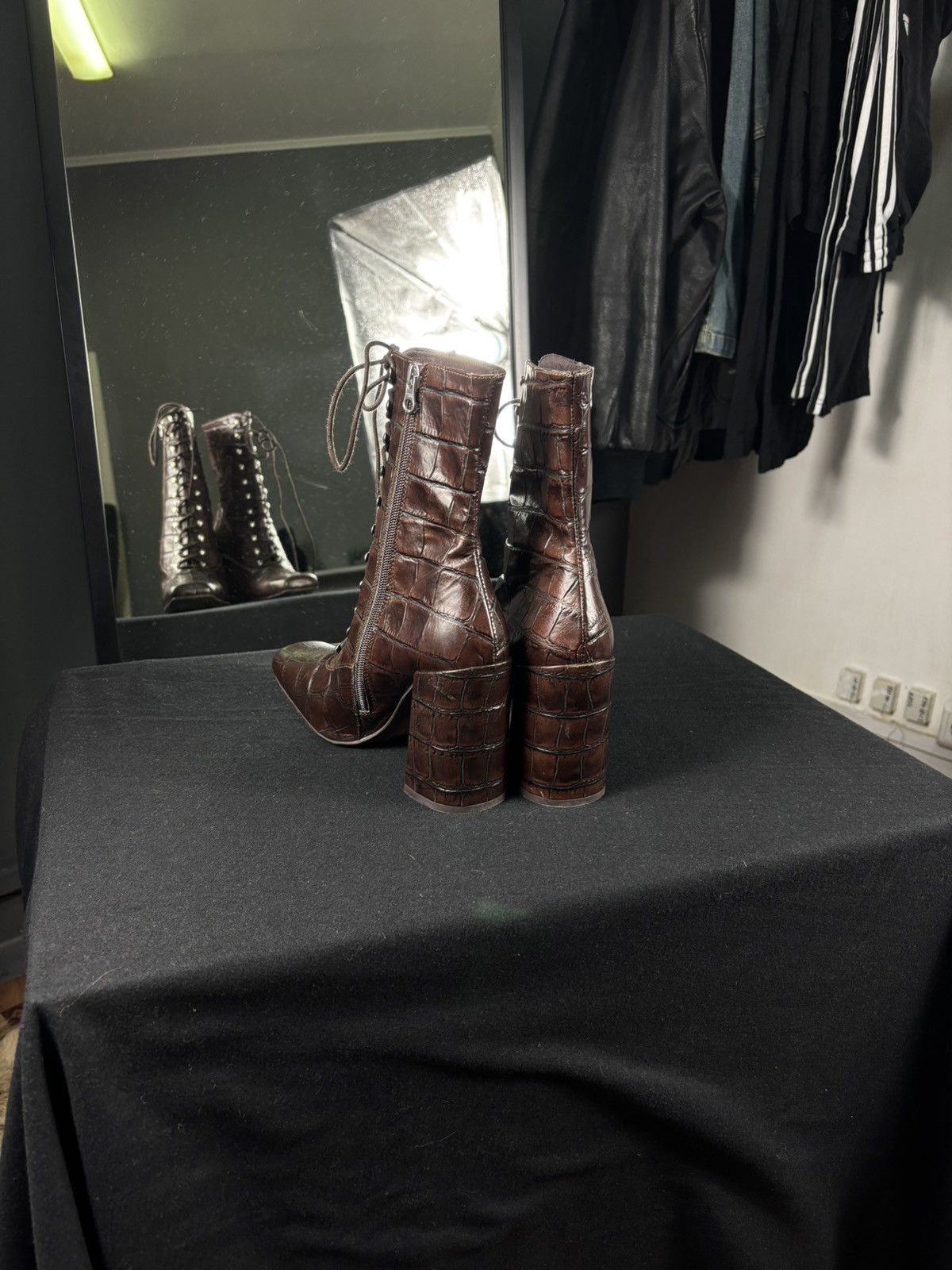 Vintage Lace up Leather heels boots Size US 10 / IT 40 - 4 Thumbnail