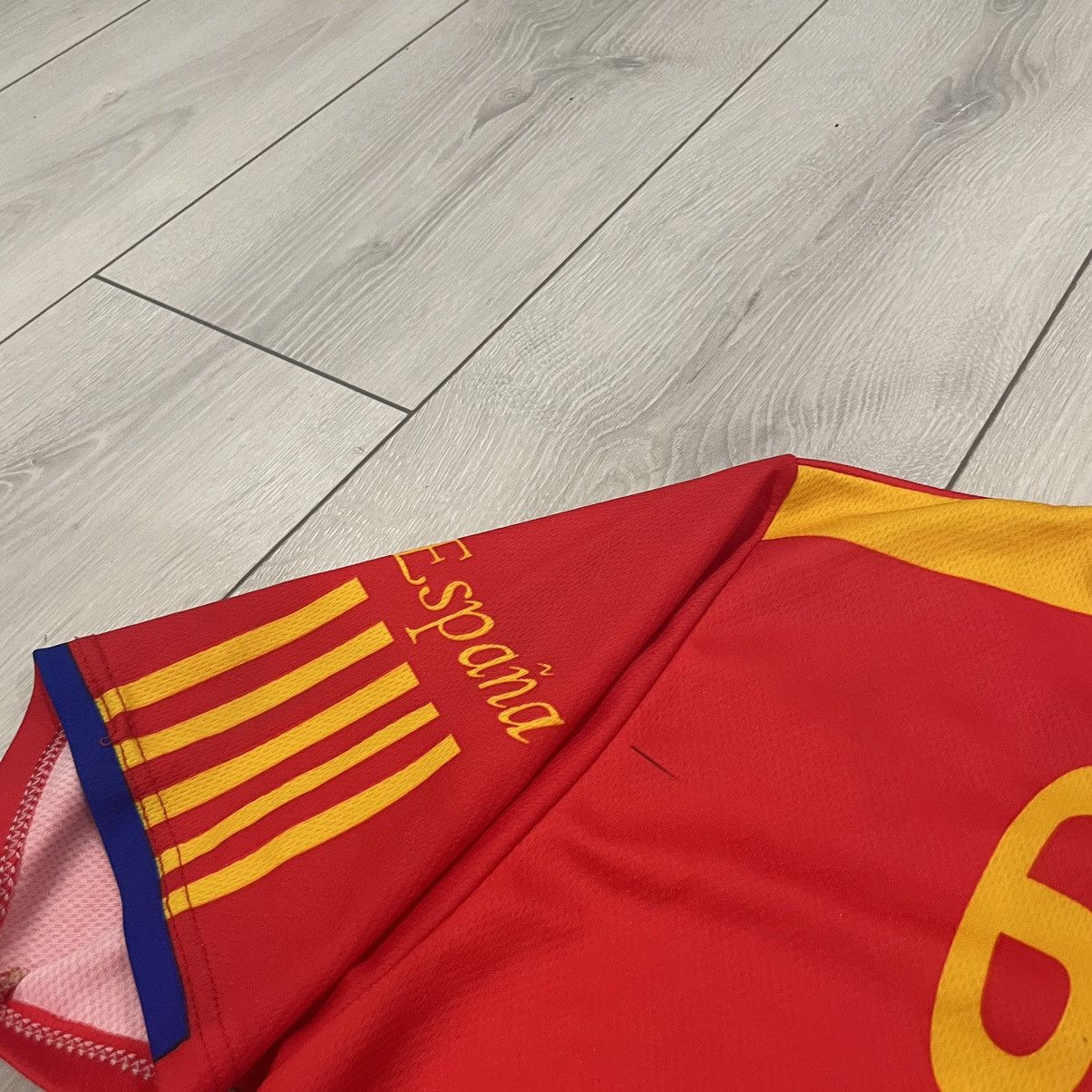 Other Rare 90s SPAIN 6 A INIESTA jersey tee shirt Size US M / EU 48-50 / 2 - 4 Thumbnail