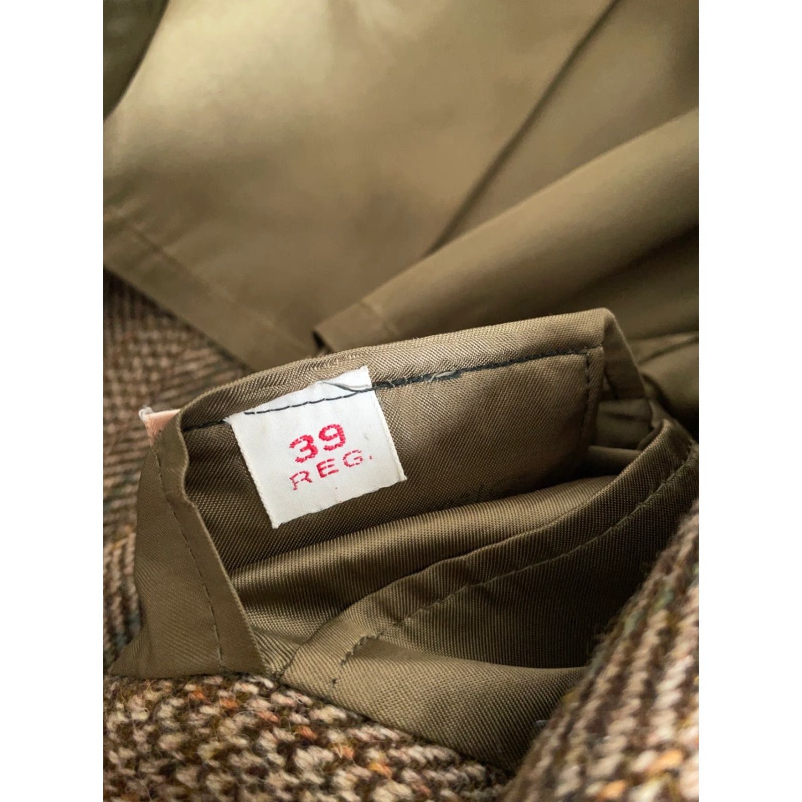 Harris Tweed VINTAGE Harris Tweed Blazer Mens 39 Regular Brown Herringbone 3 Button Jacket Scottish Wool Tweed Notch Lapel Classic Preppy Mens Size 40R - 5 Thumbnail