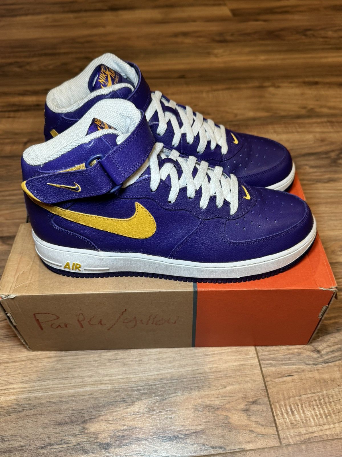 Nike 2004 Air Force One Mid (LAKERS) Size US 10 / EU 43 - 4 Thumbnail