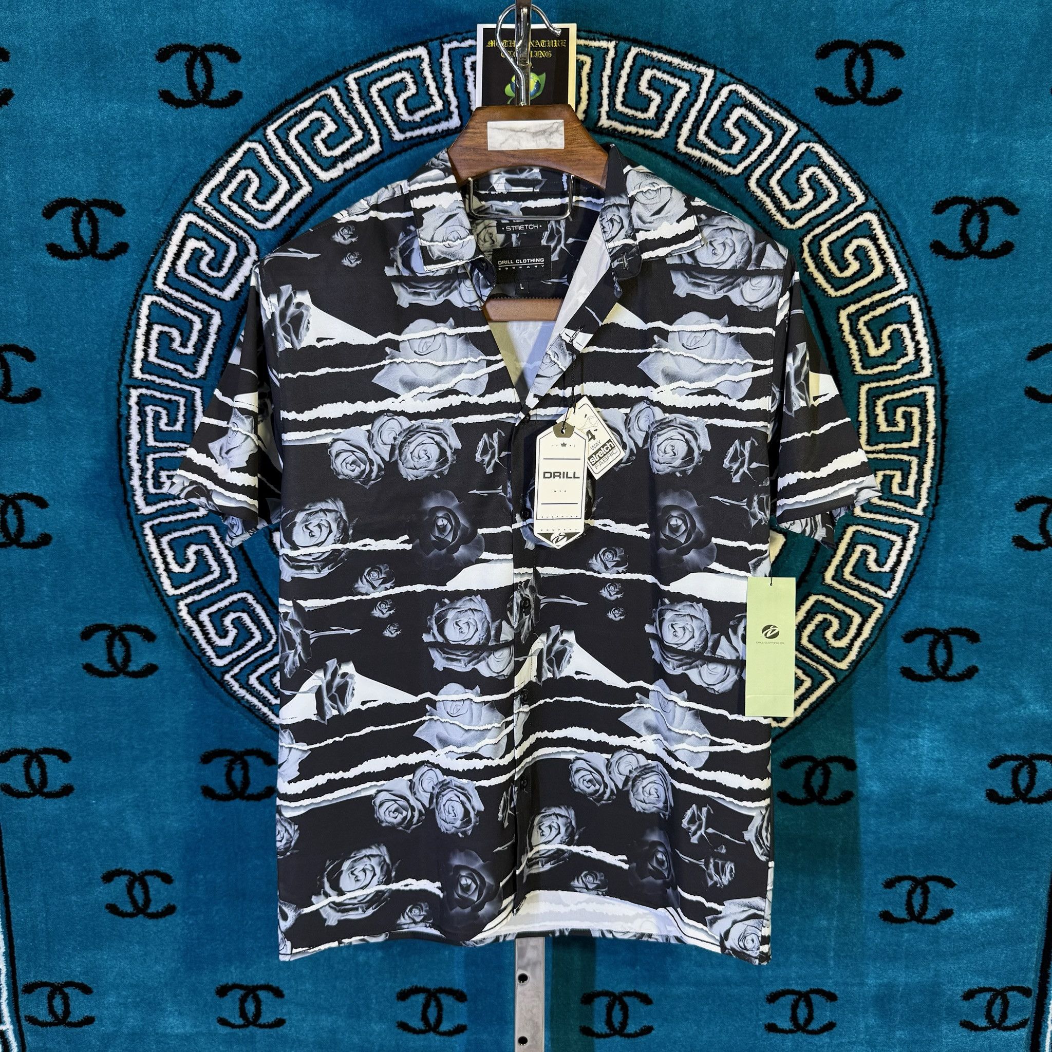 Other THE MONOCHROMATIC ROSE FLORA ON THE CLOUDS MOTIF SHIRT Size US L / EU 52-54 / 3 - 1 Preview