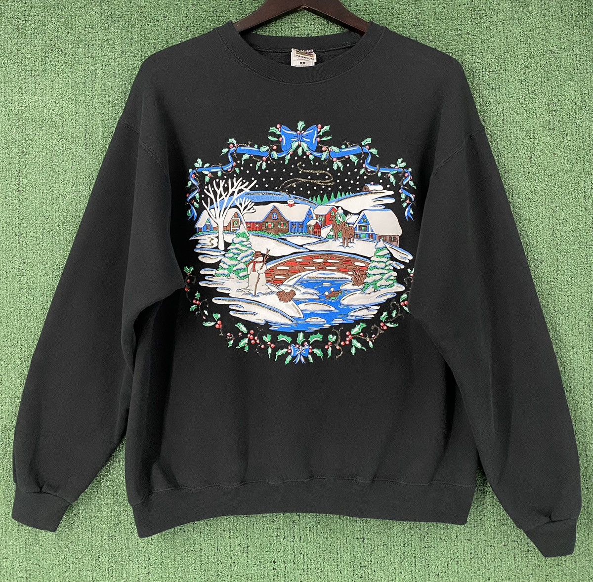 Fruit Of The Loom VTG 90’s Holiday Winter Snow Scene Snowman Cabin Sweatshirt Size L / US 10 / IT 46 - 1 Thumbnail