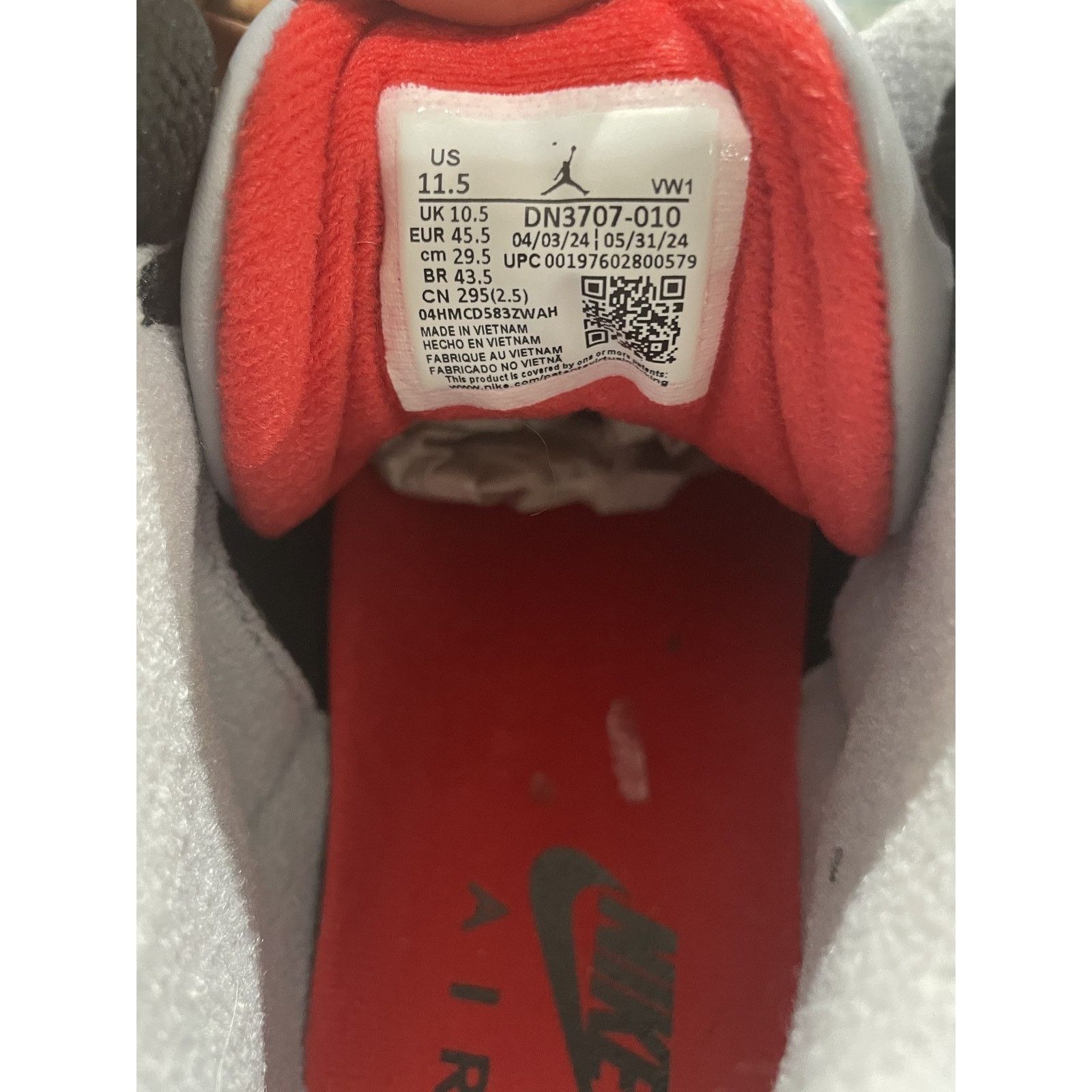 Nike JORDAN 3 RETRO OG BLACK CEMENT (2024) SIZE 11.5 PREOWNED Size US 11.5 / EU 44-45 - 8 Thumbnail