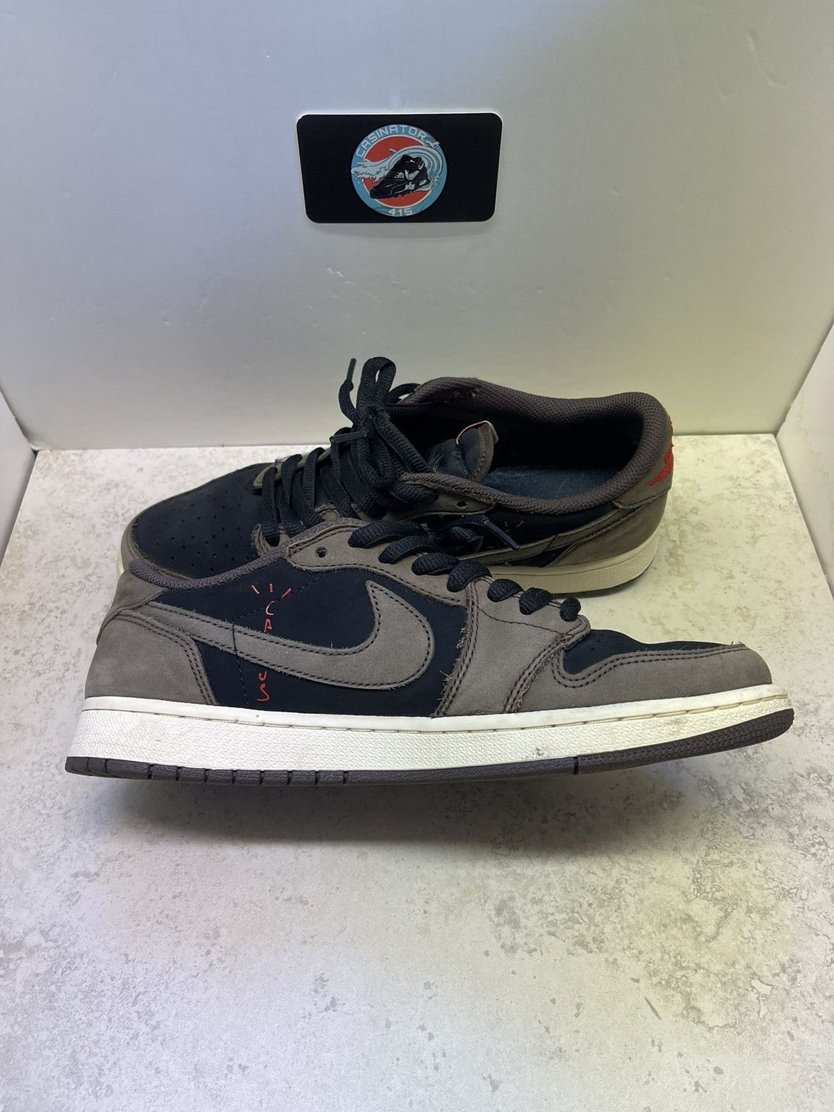 Jordan Brand × Travis Scott Size 9 - Jordan 1 x Travis Scott Low Mocha Size US 9 / EU 42 - 2 Thumbnail