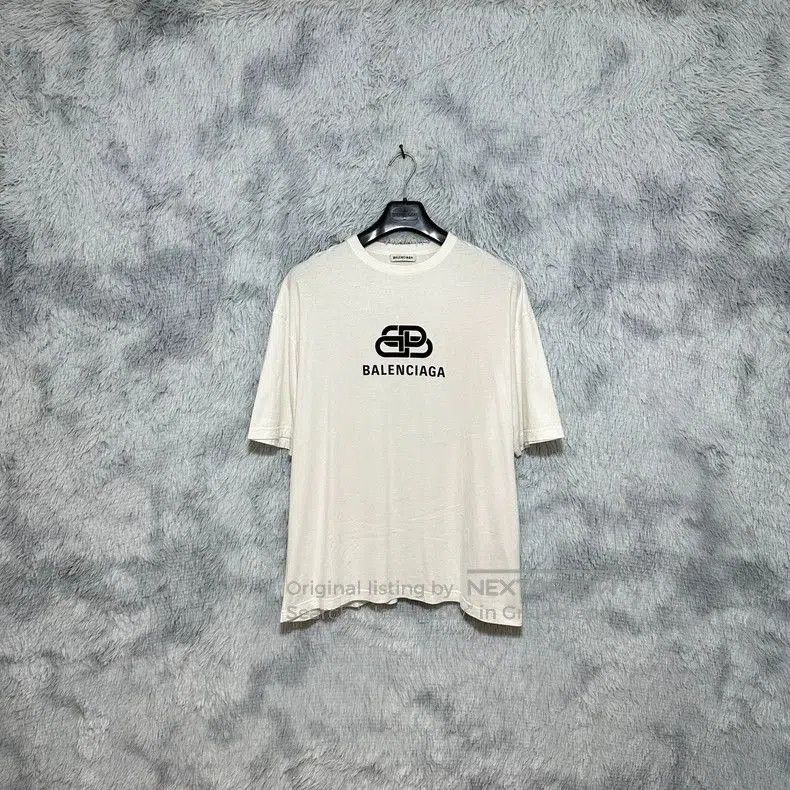 Balenciaga Balenciaga Lock Button Short Sleeve T-shirt. Size US M / EU 48-50 / 2 - 1 Thumbnail