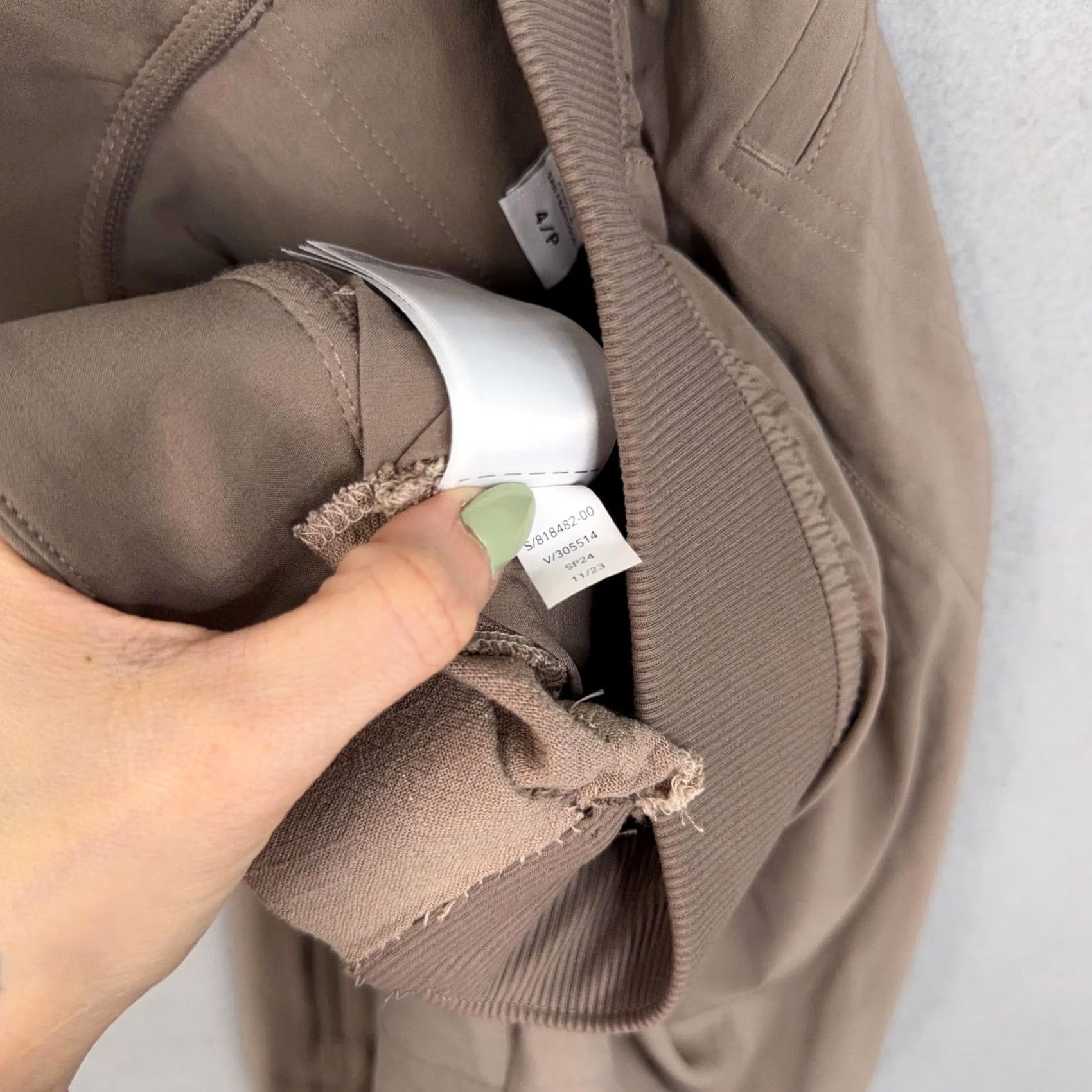 Athleta Athleta Pants Womens 4P Brown Cropped Relaxed Elastic Zip Pockets Hiking Travel - Women - 4P Petite - Cropped Fit - Athleisure Size 27" / US 4 / IT 40 - 6 Thumbnail