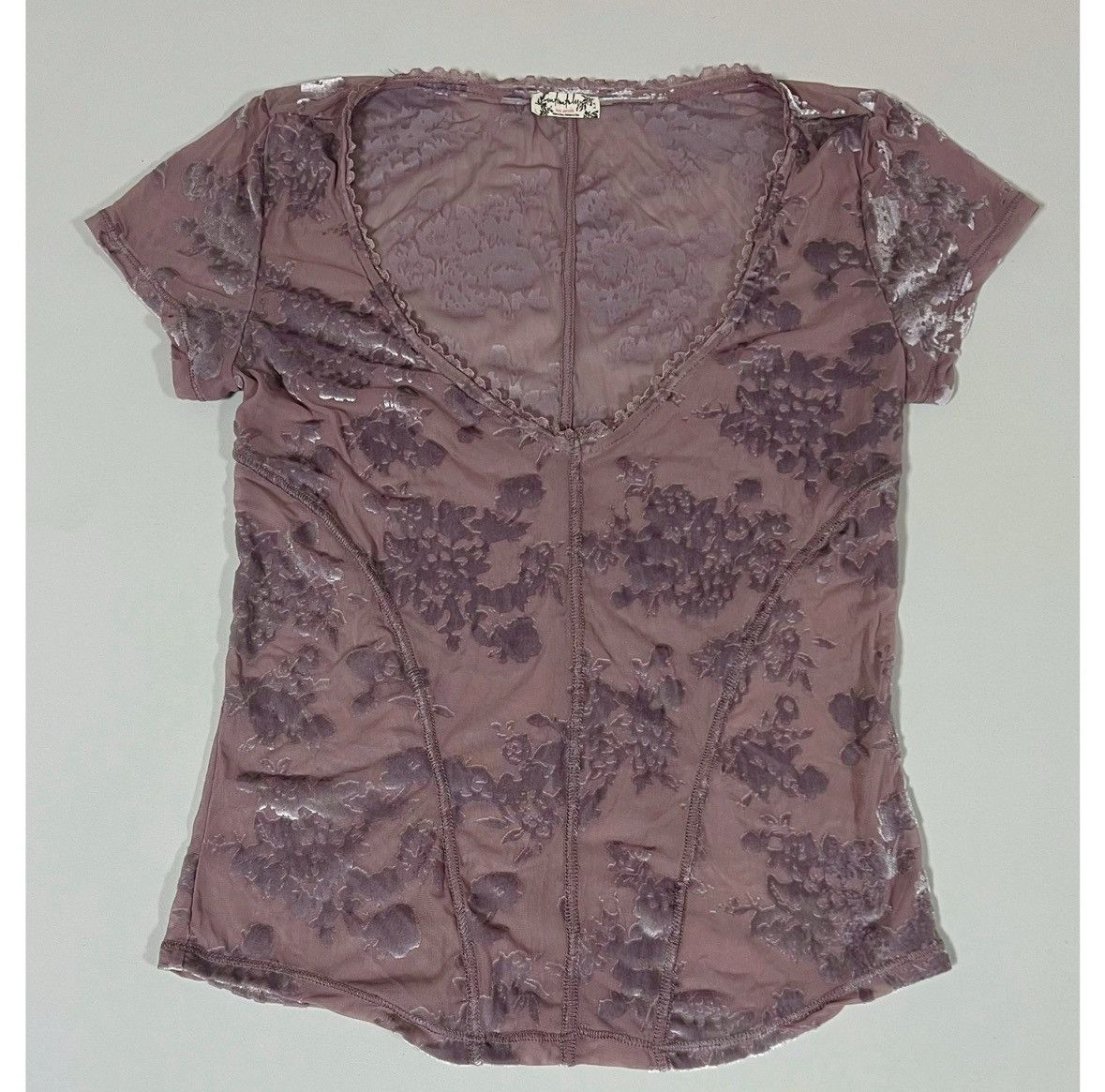 Free People Purple Floral Velvet V-Neck Tee T-Shirt Top Blouse Size S🪻✨ Size S / US 4 / IT 40 - 2 Thumbnail