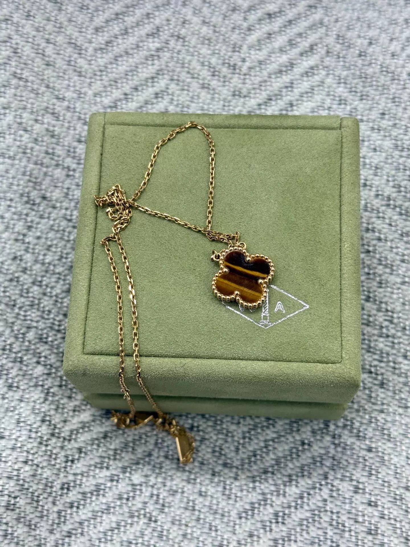 Van Cleef & Arpels VCA Tiger Eye 4-Leaf Clover Necklace M Box&Papers Size ONE SIZE - 3 Thumbnail