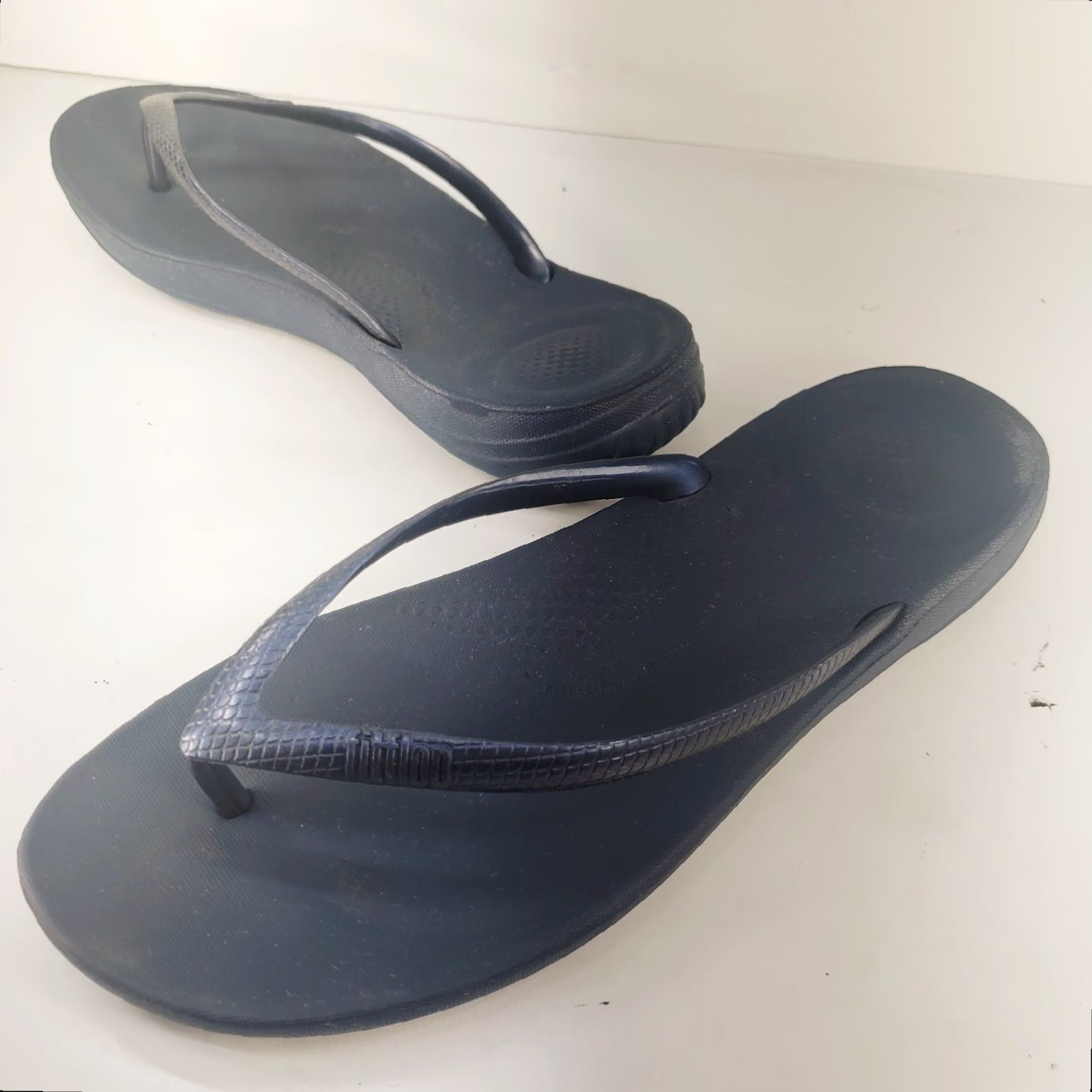 Vintage FitFlop iQushion Blue Gloss Comfort Flip Flop Womens Size 10 Sandal Cushioned Arch Support Lightweight Rubber Upper Size US 8 / IT 38 - 2 Thumbnail