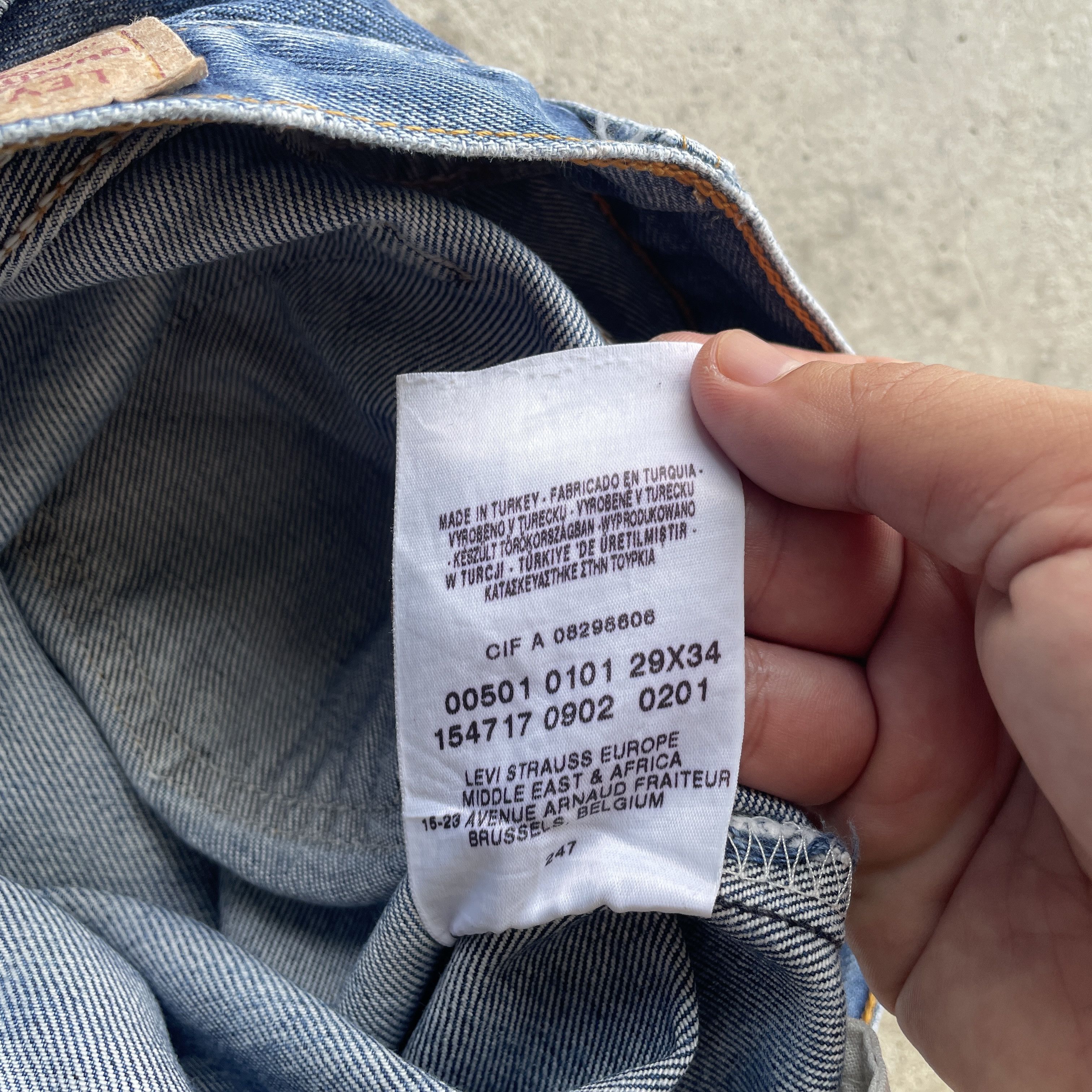 Levi's VINTAGE LEVI’S 501 RELEASE HEM DISTRESSED FADED JEANS PANTS Size US 28 / EU 44 - 8 Thumbnail