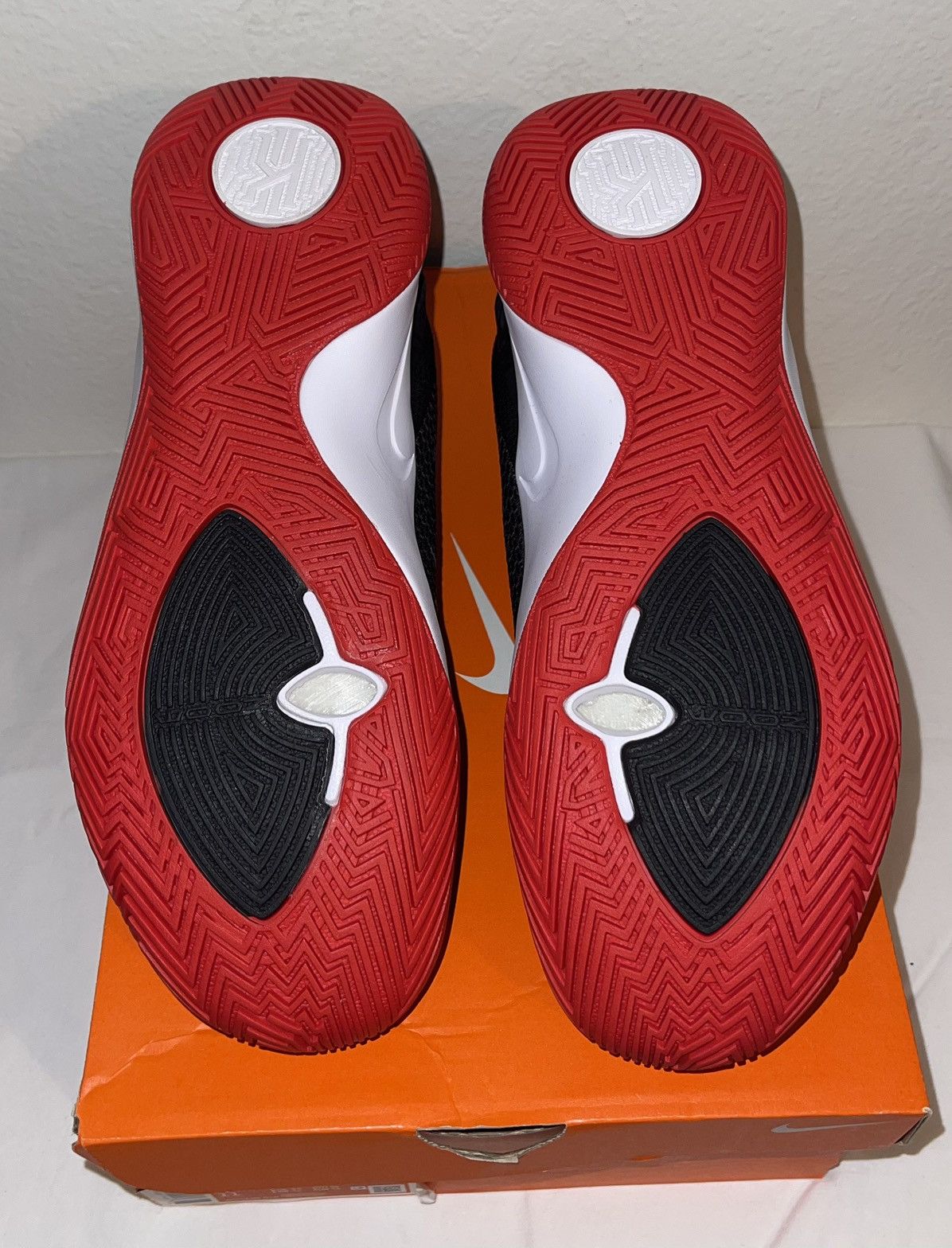 Nike Kyrie Flytrap 2 Bred - Sz 9.5 - New Size US 9.5 / EU 42-43 - 5 Thumbnail