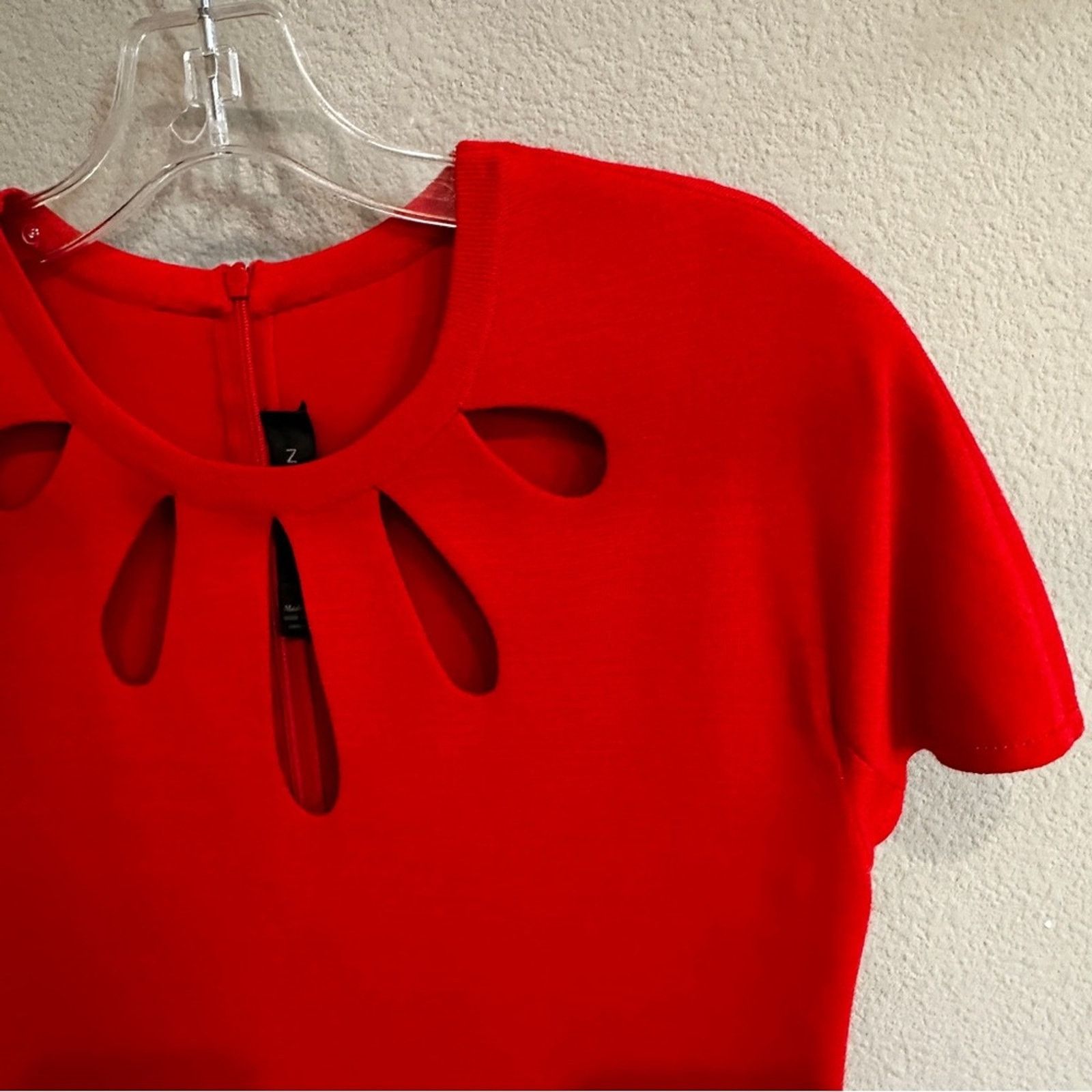St. John St. John Red Knit Cutout Sheath Cocktail Dress Short Sleeve Size M / US 6-8 / IT 42-44 - 4 Thumbnail