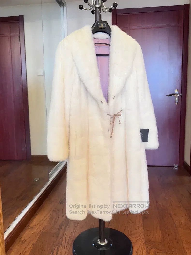 Fendi Fendi Off-White Mink Fur Size XS / US 0-2 / IT 36-38 - 1 Thumbnail