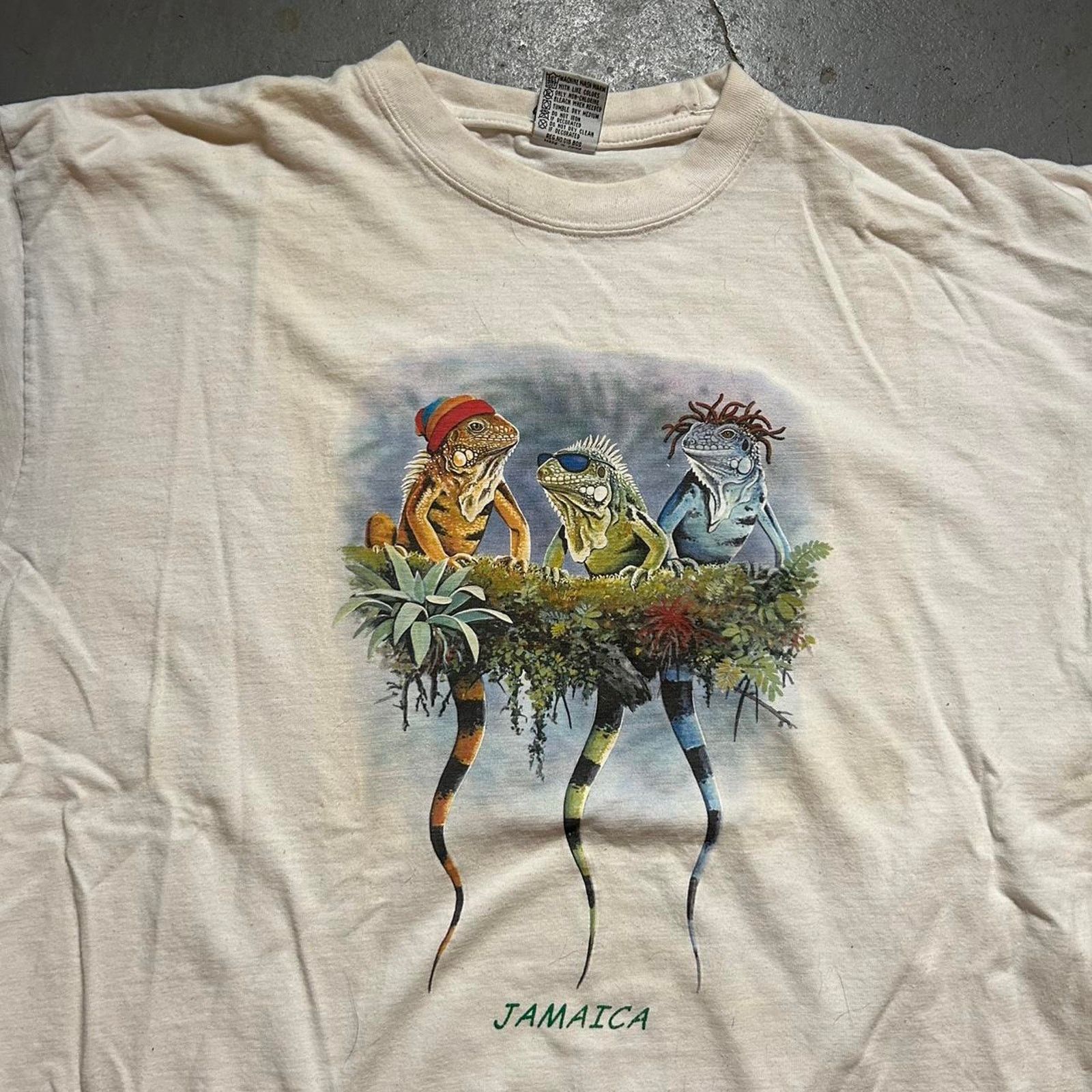 Gildan 90s jamaica iguana graphic tee Size US XL / EU 56 / 4 - 2 Thumbnail
