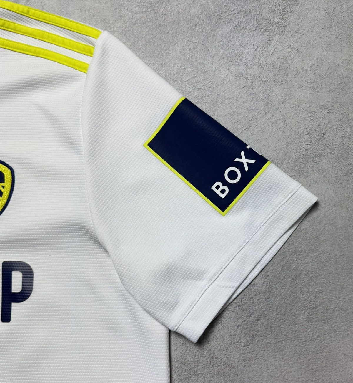 Adidas Leeds United 2021 2022 Home Shirt Soccer Jersey Adidas Size US XL / EU 56 / 4 - 4 Thumbnail