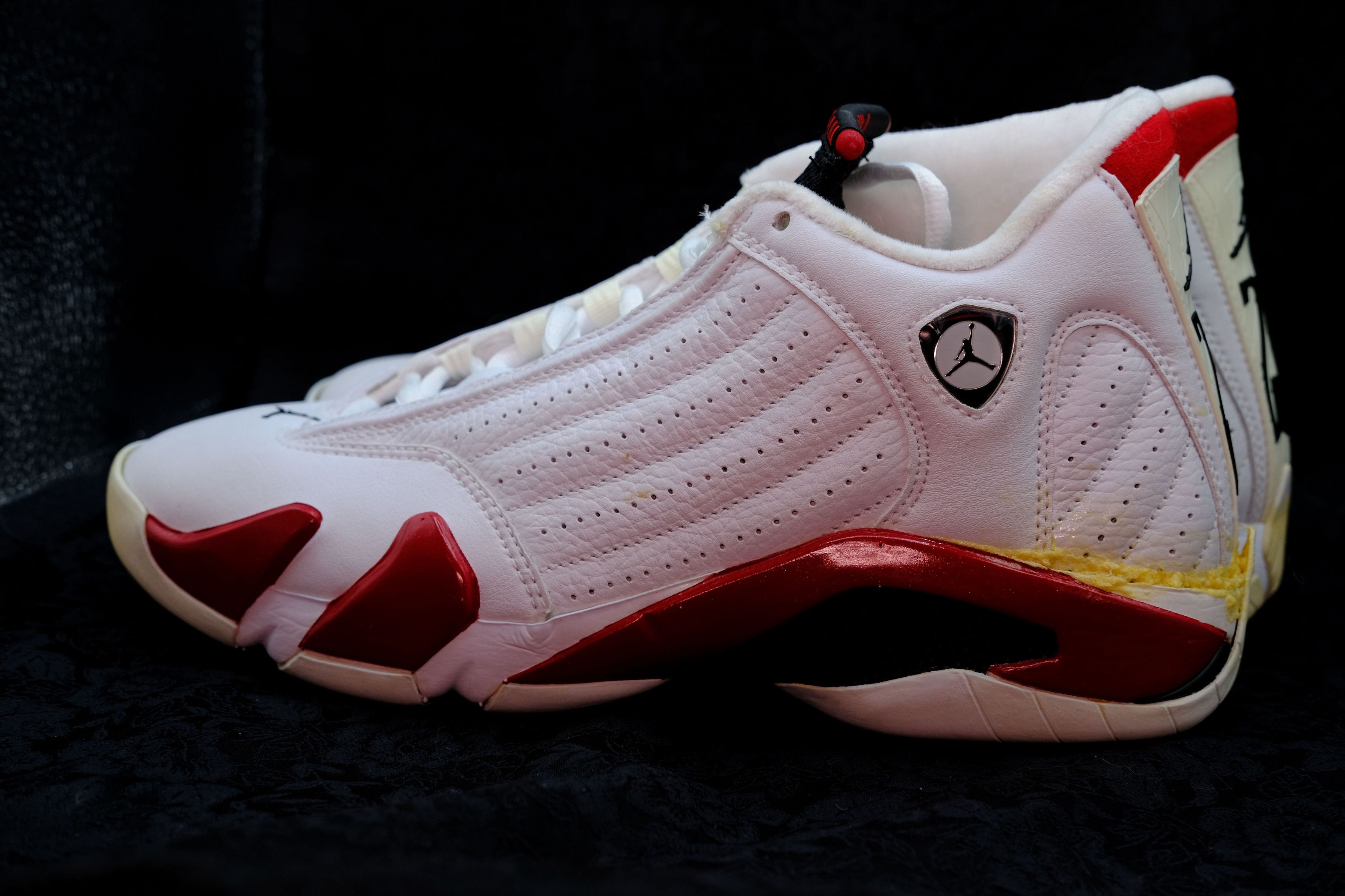 Nike 2005 Nike Air Jordan 14 White Red Candy Cane Size US 8.5 / EU 41-42 - 6 Thumbnail
