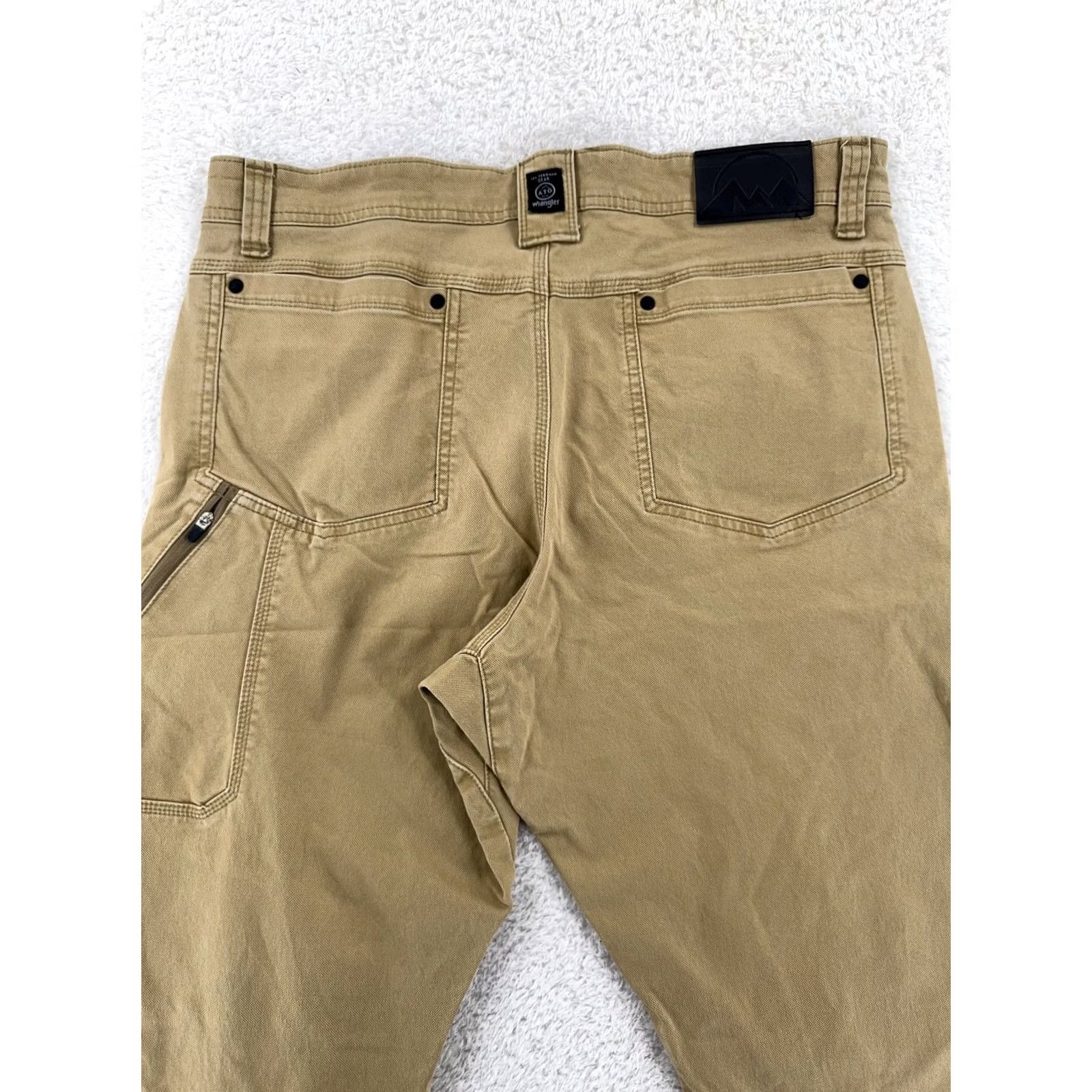 Wrangler Wrangler Pants Mens 36x31 Khakis Cotton Spandex Canvas Straight Leg Workwear Utility Beige Size US 36 / EU 52 - 2 Thumbnail