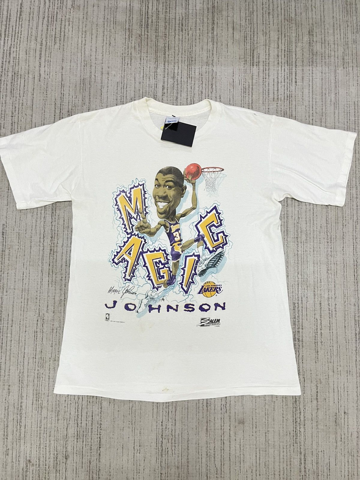 Vintage Vintage 1990 made in usa magic johnson tshirt Size US L / EU 52-54 / 3 - 1 Thumbnail