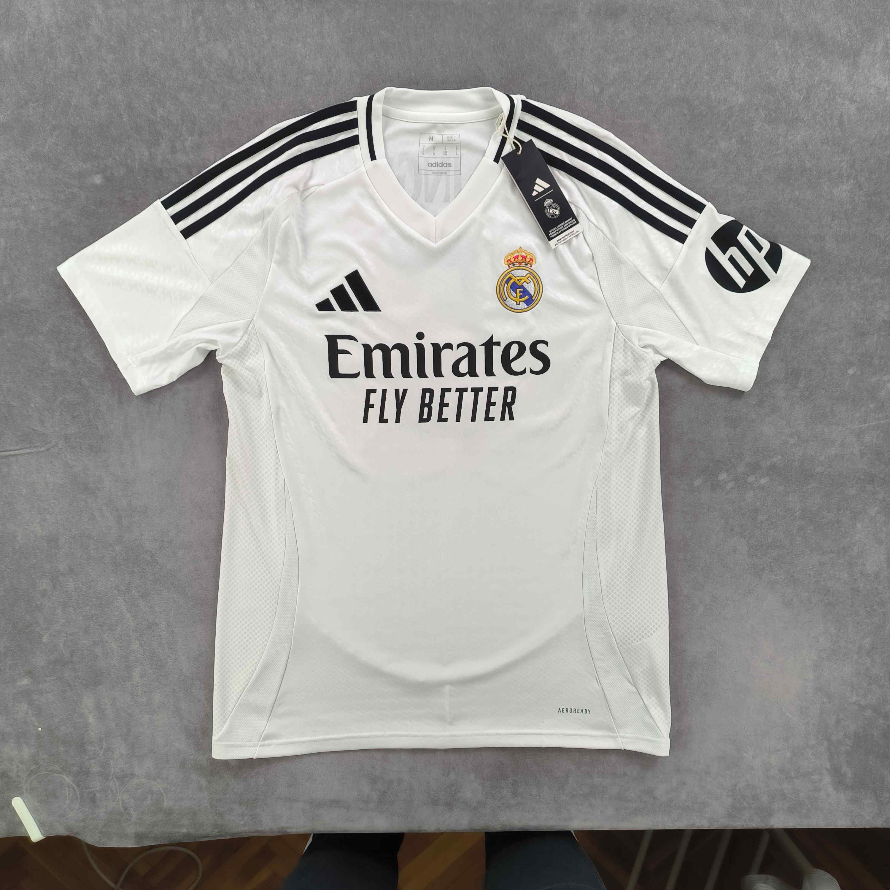 Adidas NEW Real Madrid 2024-25 home Bellingham football jersey sz M Size US M / EU 48-50 / 2 - 2 Thumbnail