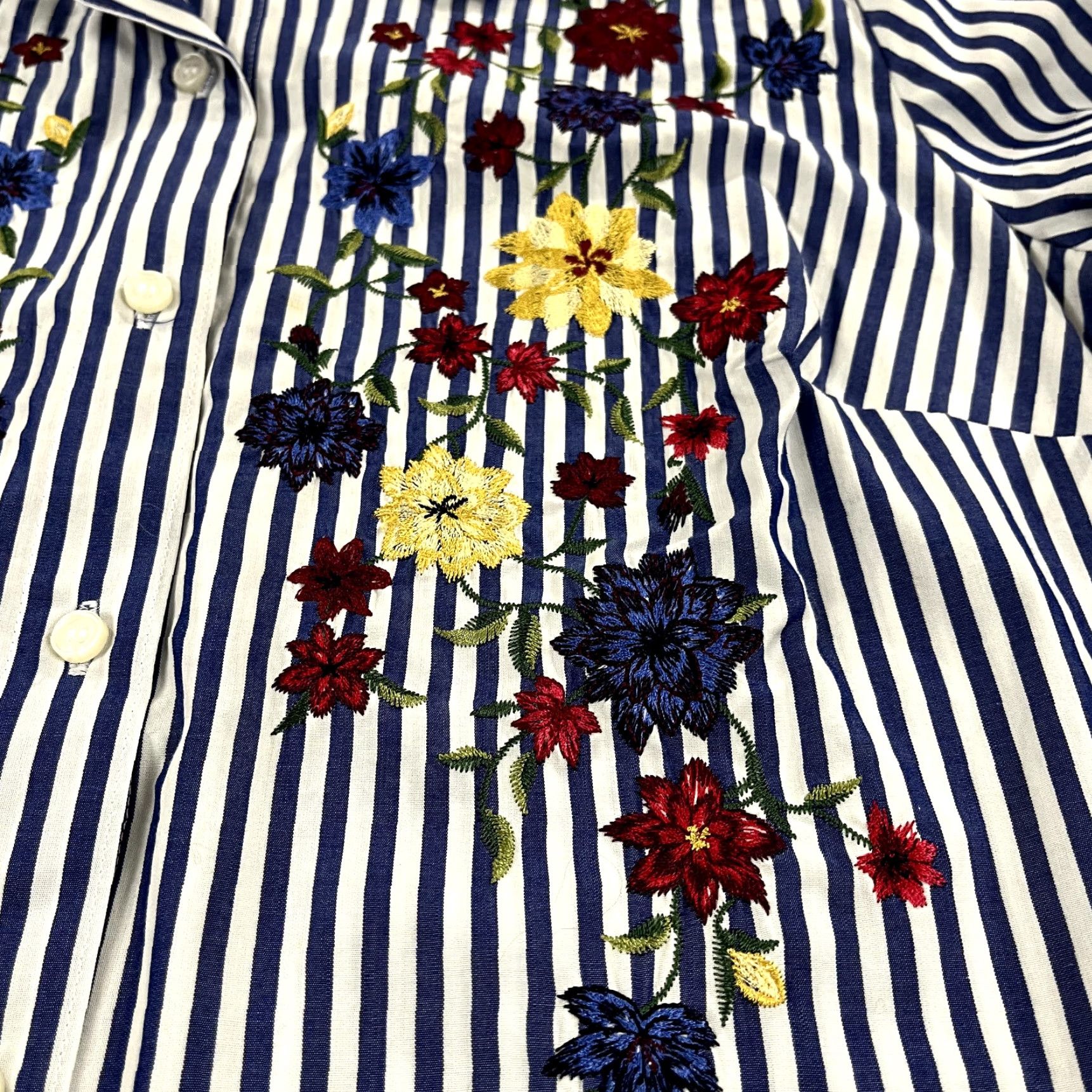 Charter Club VINTAGE Charter Club Shirt Women Size 6 White Blue Striped Stitched Floral Button-Up Top Size M / US 6-8 / IT 42-44 - 3 Thumbnail