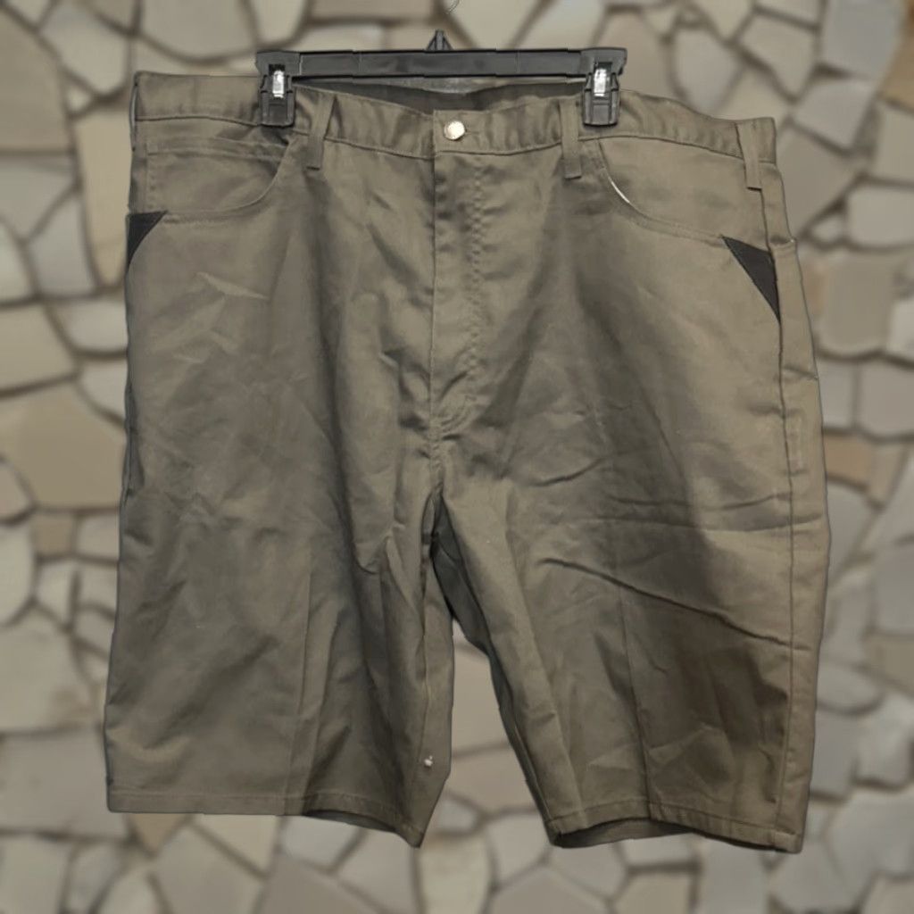 Men's Genuine Dickies Dark Green Utility Shorts Size 44