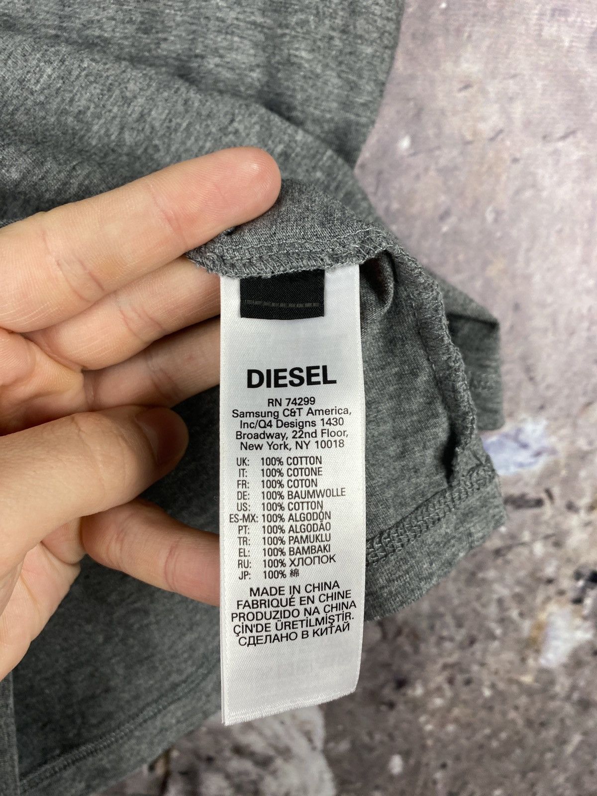 Diesel × Vintage Women’s Diesel T-Shirt Streetwear Size XS Size XS / US 0-2 / IT 36-38 - 7 Thumbnail