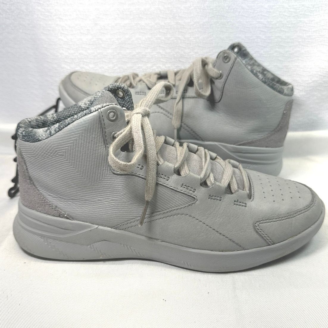 Under Armour Under Armour Gray Leather Suede Sneaker women sz 7 Size US 7 / IT 37 - 1 Thumbnail