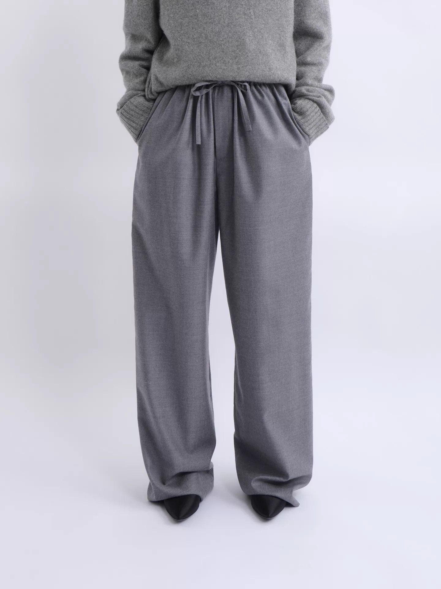 The Row THE ROW Gray Drawstring Wool Straight-Leg Pants M Size 27" / US 4 / IT 40 - 1 Thumbnail
