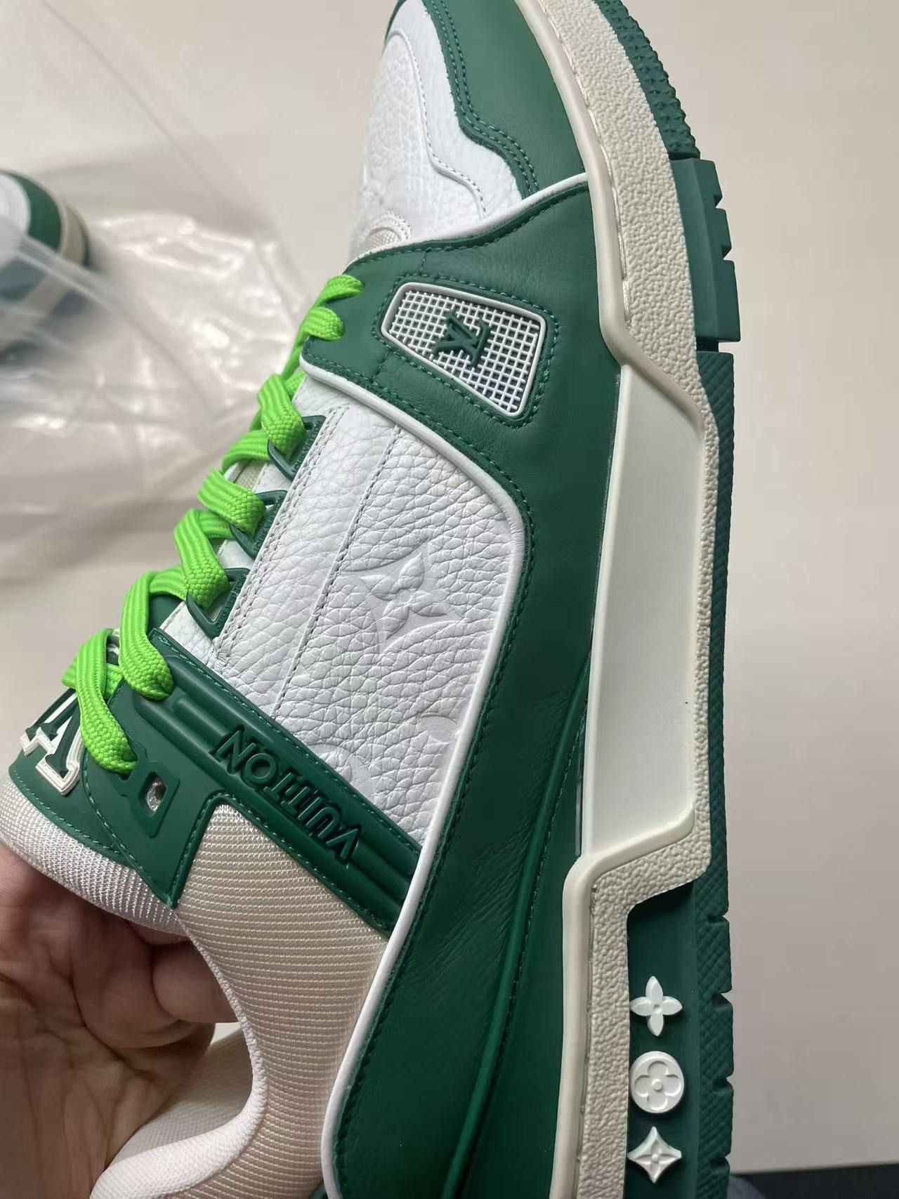 Louis Vuitton Louis Vuitton Green & White Leather Trainer Sneakers Size US 9 / IT 39 - 7 Thumbnail