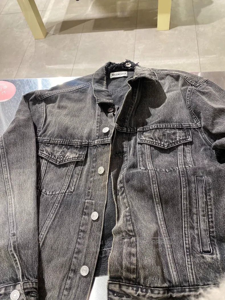Balenciaga Balenciaga Distressed Collar Hole Denim Jacket Size XS / US 0-2 / IT 36-38 - 5 Thumbnail
