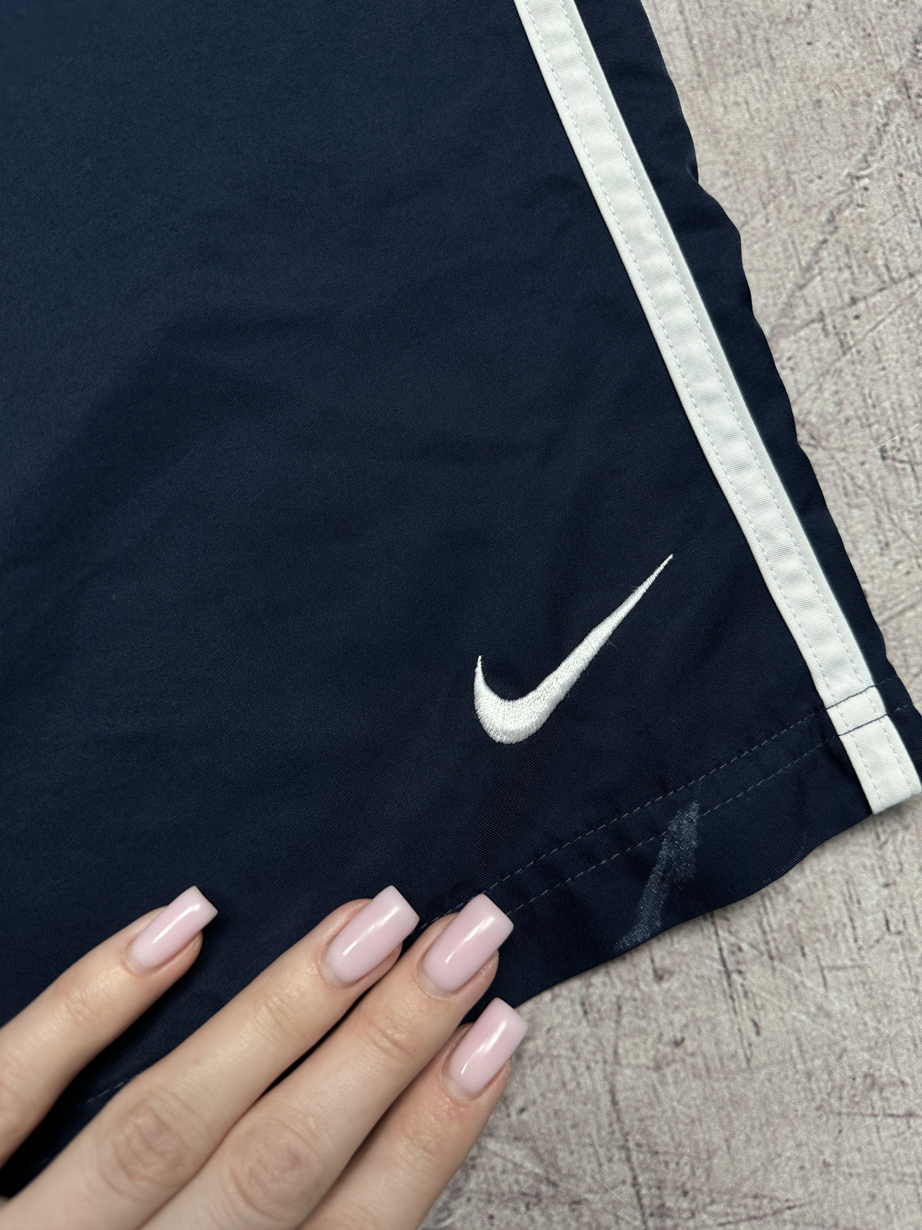 Nike Nike Vintage Mens Nylon Shorts Size US 34 / EU 50 - 5 Thumbnail