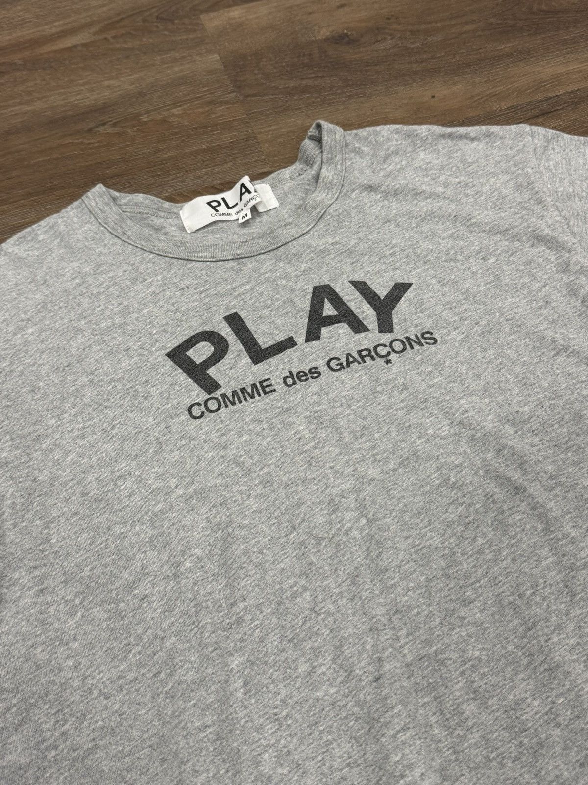 Comme des Garcons Comme Des Garçons Play Big Text Logo Tee Heather Grey Size US M / EU 48-50 / 2 - 5 Thumbnail