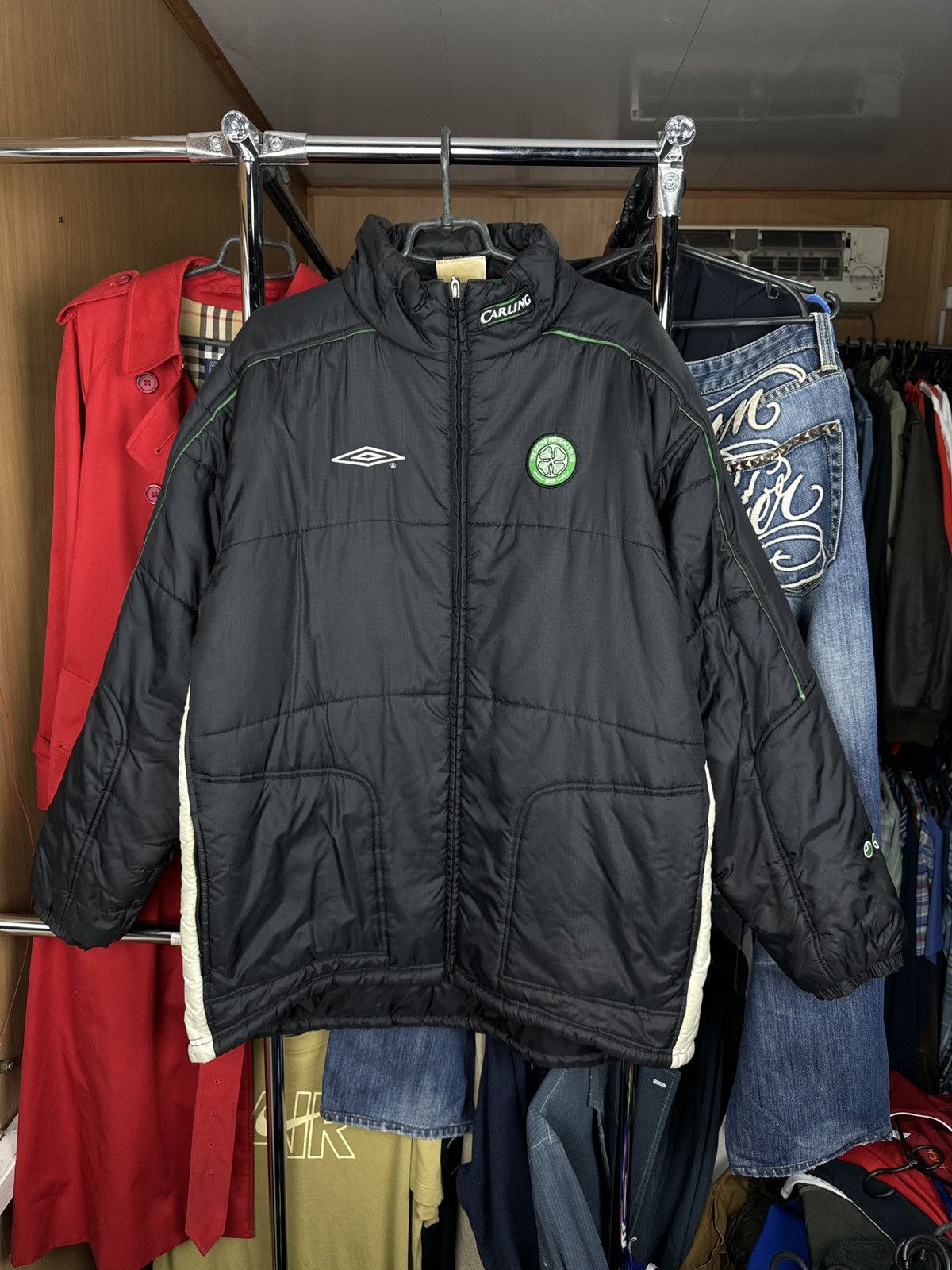 Umbro × Vintage Mens Vintage Umbro FC Celtic Puffer Down Jacket football y2k Size US L / EU 52-54 / 3 - 1 Thumbnail