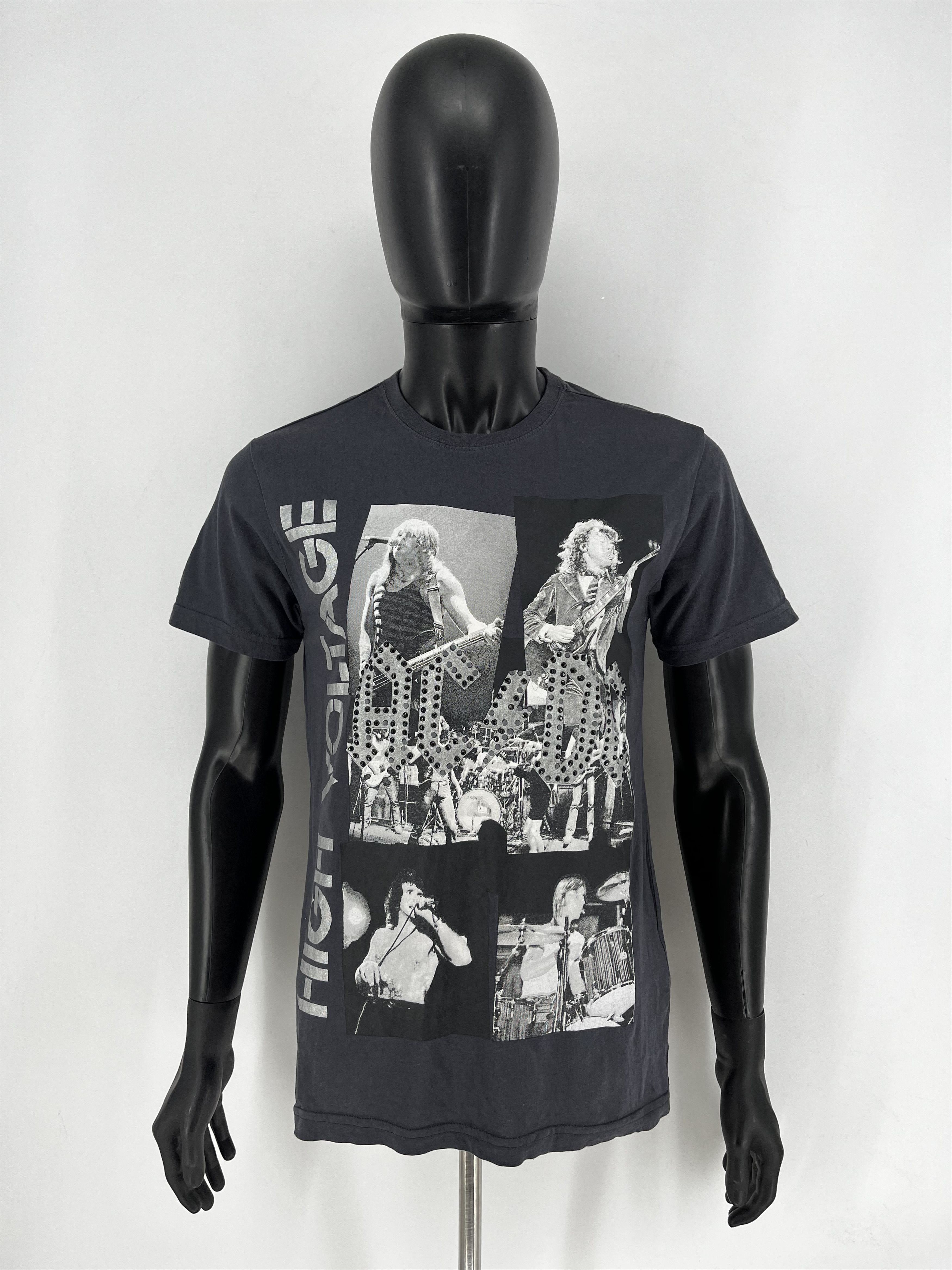 Band Tees VINTAGE Y2K ACDC TEE SHIRT BAND TEE Size S Size US S / EU 44-46 / 1 - 2 Thumbnail