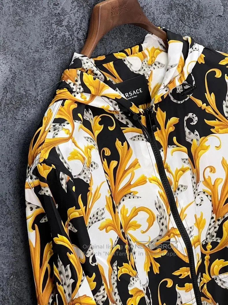 Versace VERSACE Floral Print Hooded Jacket. Size US M / EU 48-50 / 2 - 6 Thumbnail