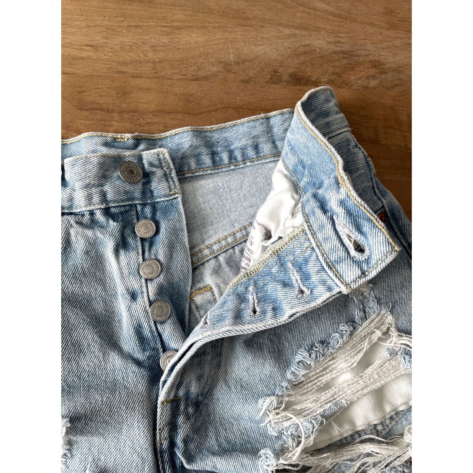 Levi's Levi’s 501 Cut Off Shorts Women 28 Denim Light Blue High Rise 5-Pocket Casual Vintage Modern 90s Cowgirl Size 28" / US 6 / IT 42 - 6 Thumbnail