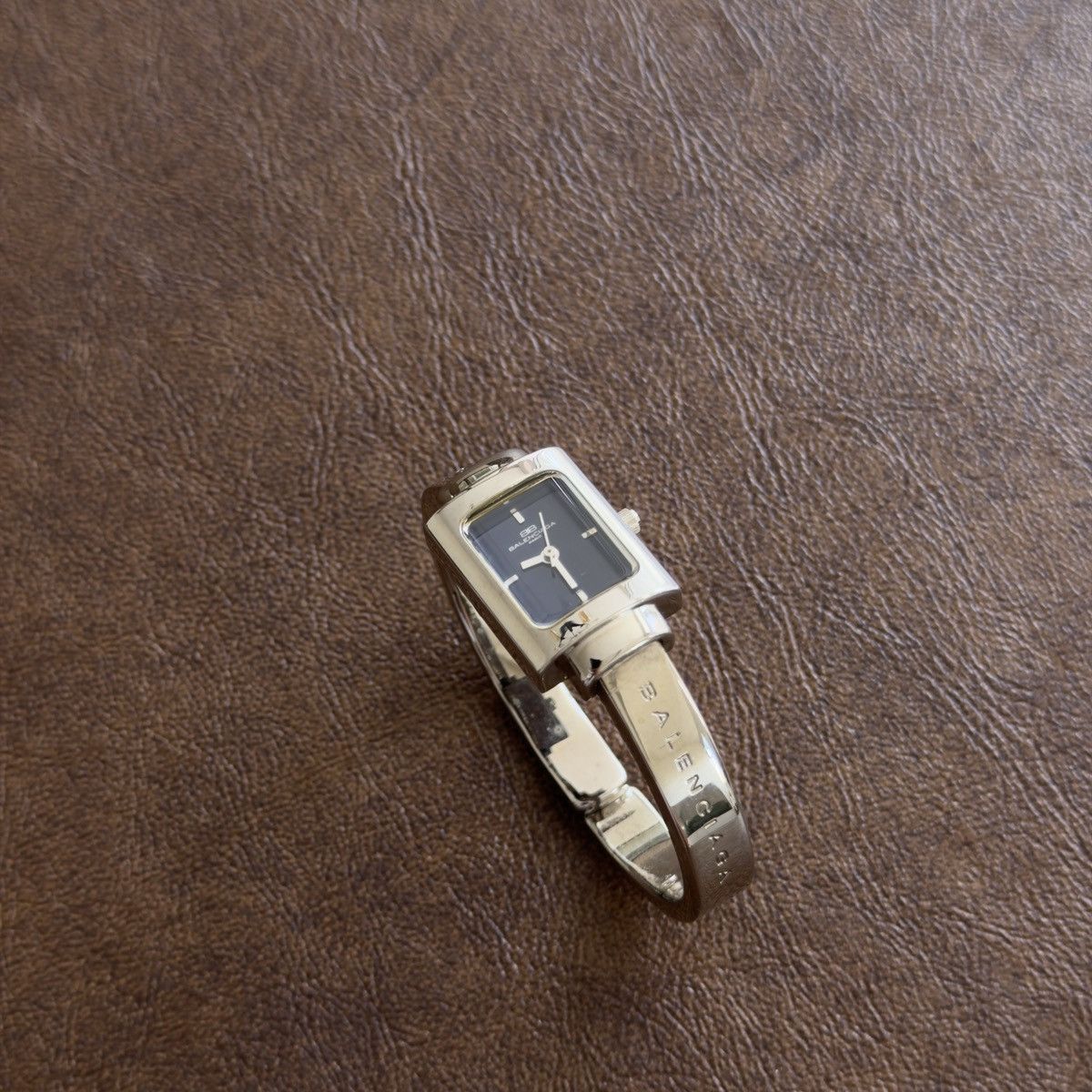 Balenciaga Vintage Navy Blue Rectangle Dial Engraved Bangle Watch Size ONE SIZE - 5 Thumbnail