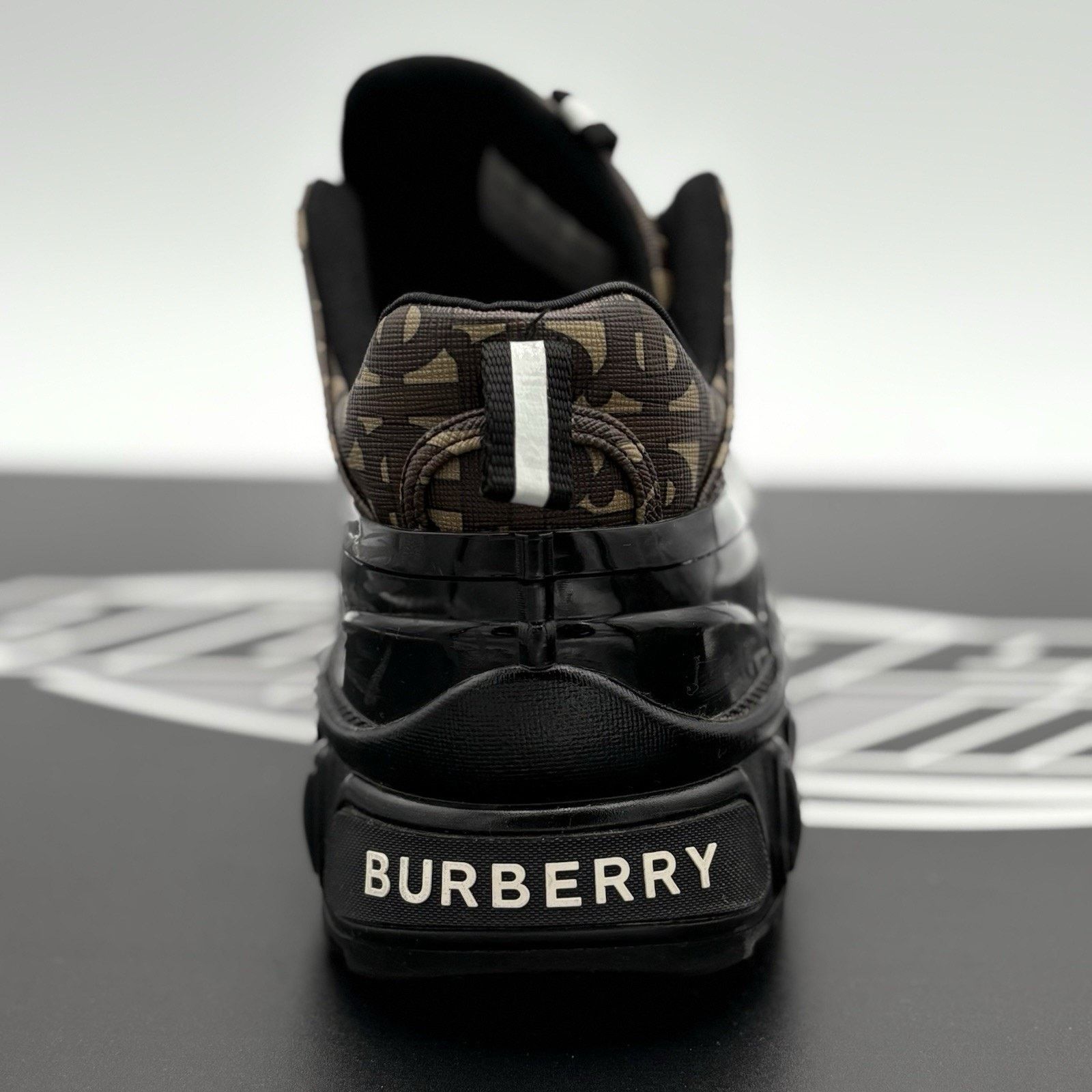 Burberry Burberry Arthur Low-Top ' Monogram Print ' | GOOD CONDITION! Size US 13 / EU 46 - 3 Thumbnail