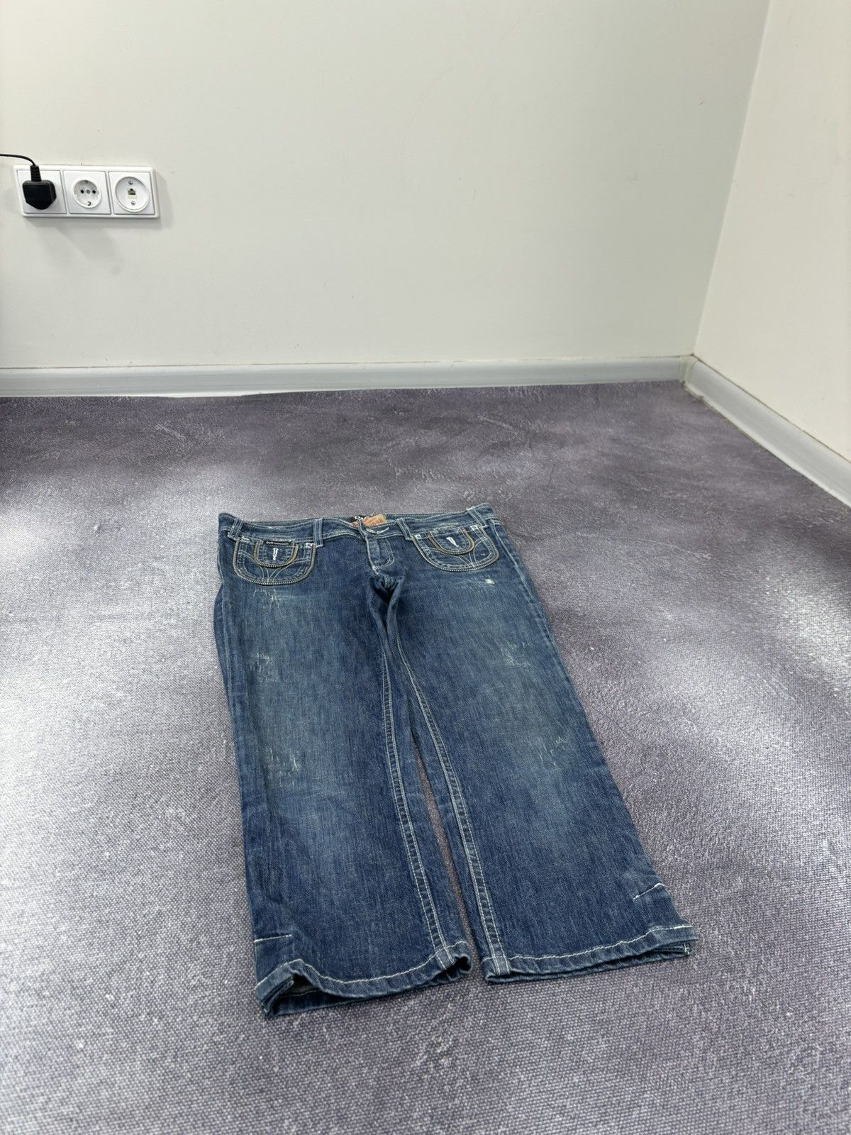 Dolce & Gabbana Vintage Dolce & Gabbana Glamour Women’s Cropped Denim Jeans Size 26" / US 2 / IT 38 - 3 Thumbnail