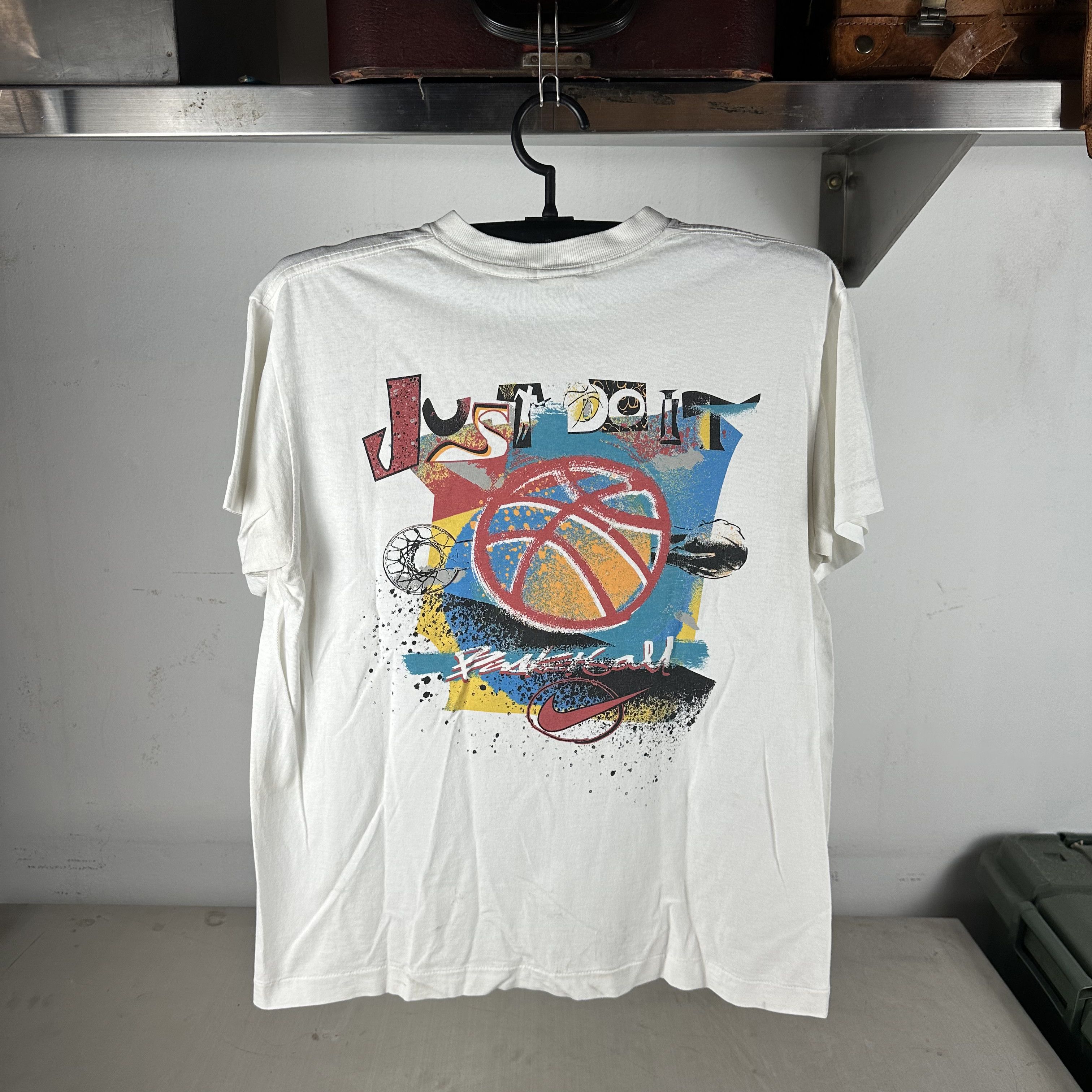Vintage Vintage 90s Nike Basketball Just Do It Slogan Promo T-shirt Size US L / EU 52-54 / 3 - 1 Thumbnail