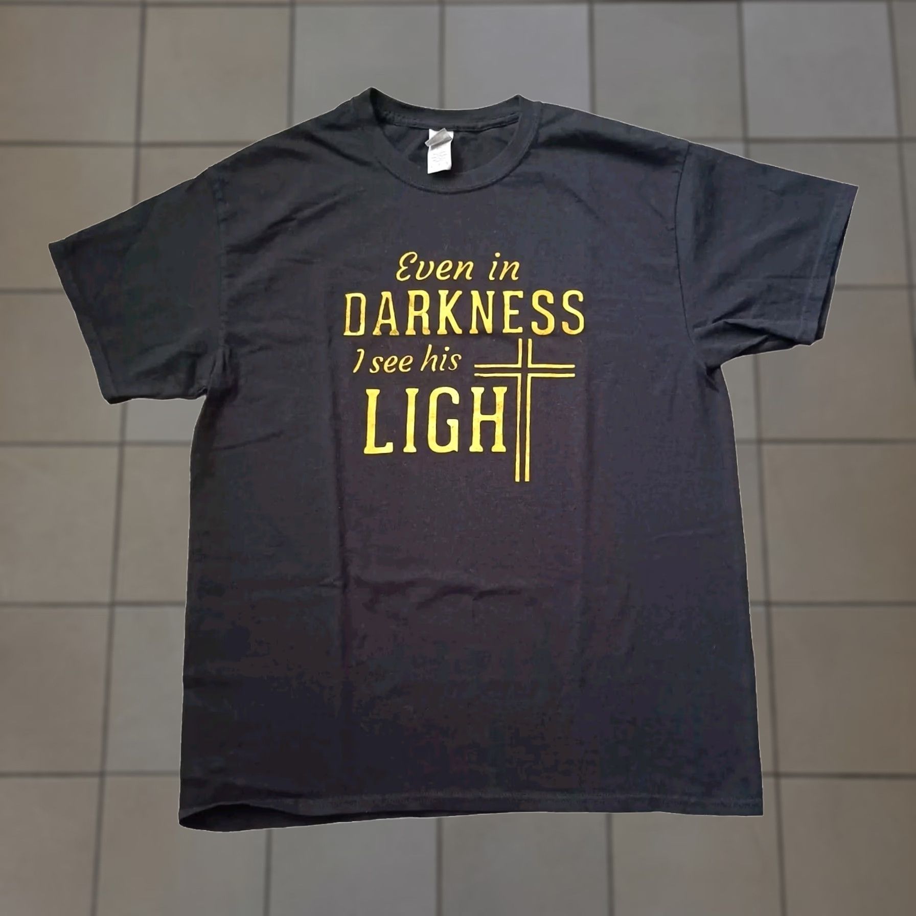 Gildan Jesus T Shirt Mens Large Black Cross Logo Graphic Even In Darkness I See Light Size US L / EU 52-54 / 3 - 1 Thumbnail